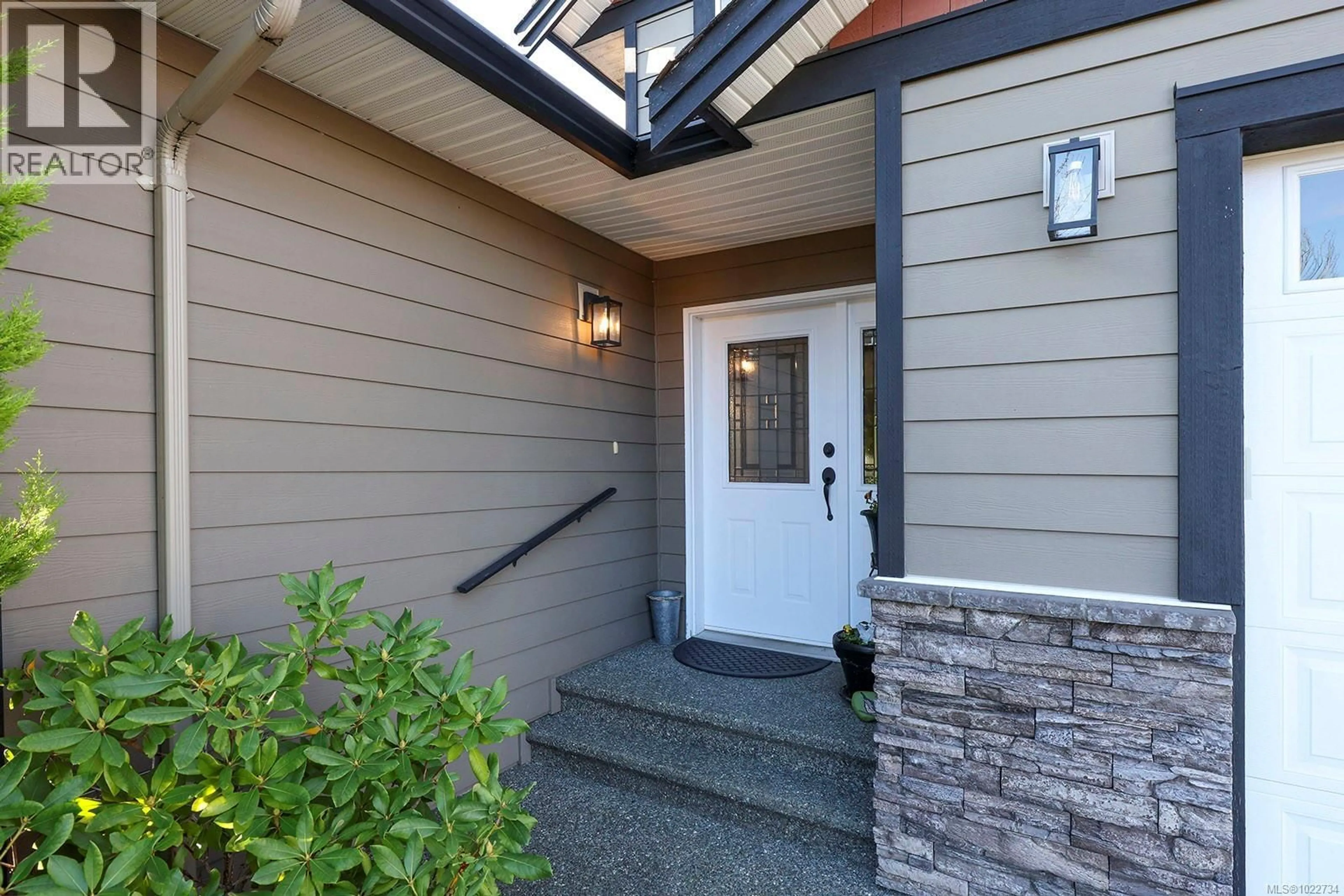 Indoor entryway for 2454 AVRO ARROW DRIVE, Comox British Columbia V9M0A6