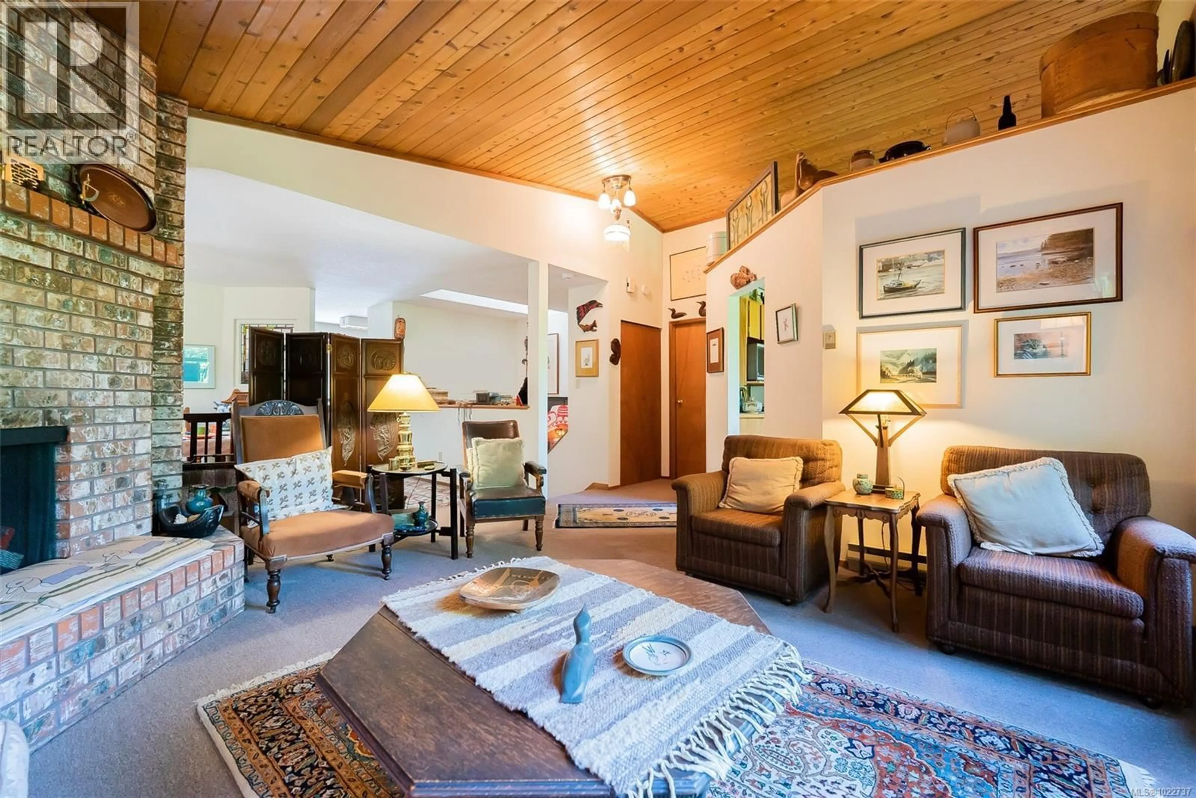 Living room with furniture, unknown for 2146 PAULS ROAD, Nanaimo British Columbia V9X1N8