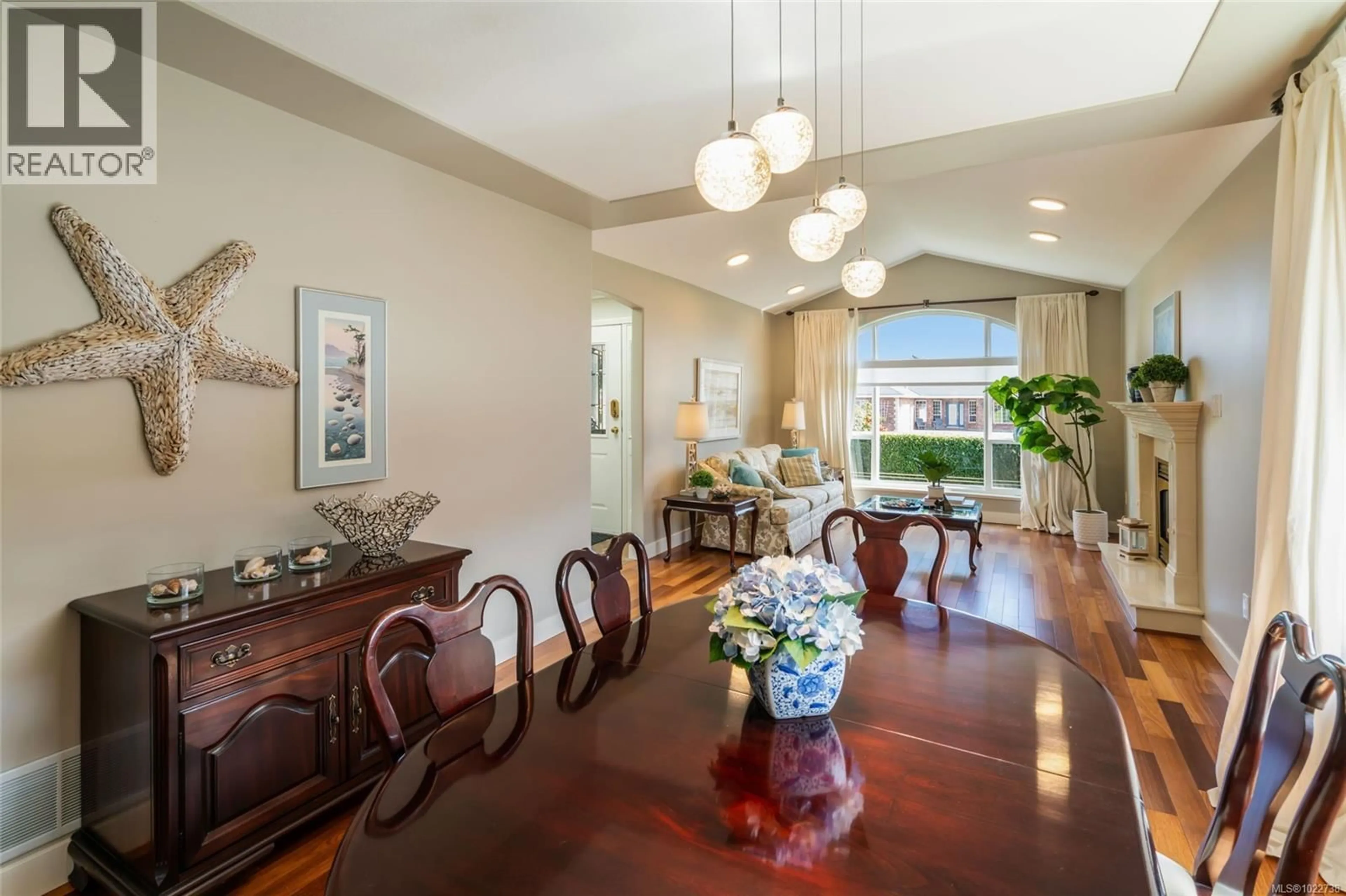 Dining room, wood/laminate floor for 748 KENSINGTON PLACE, Qualicum Beach British Columbia V9K2K3