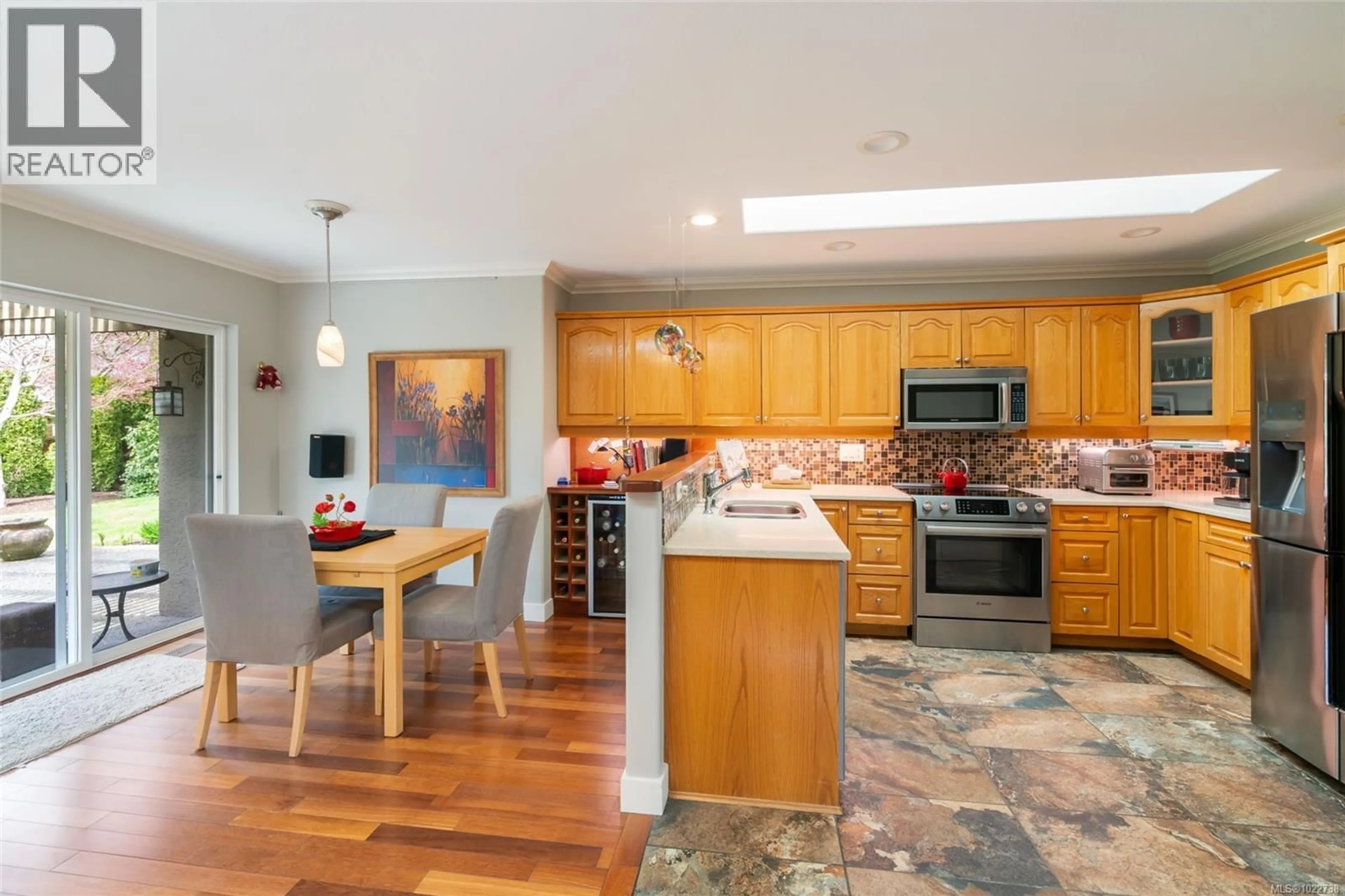 Open concept kitchen, ceramic/tile floor for 748 KENSINGTON PLACE, Qualicum Beach British Columbia V9K2K3