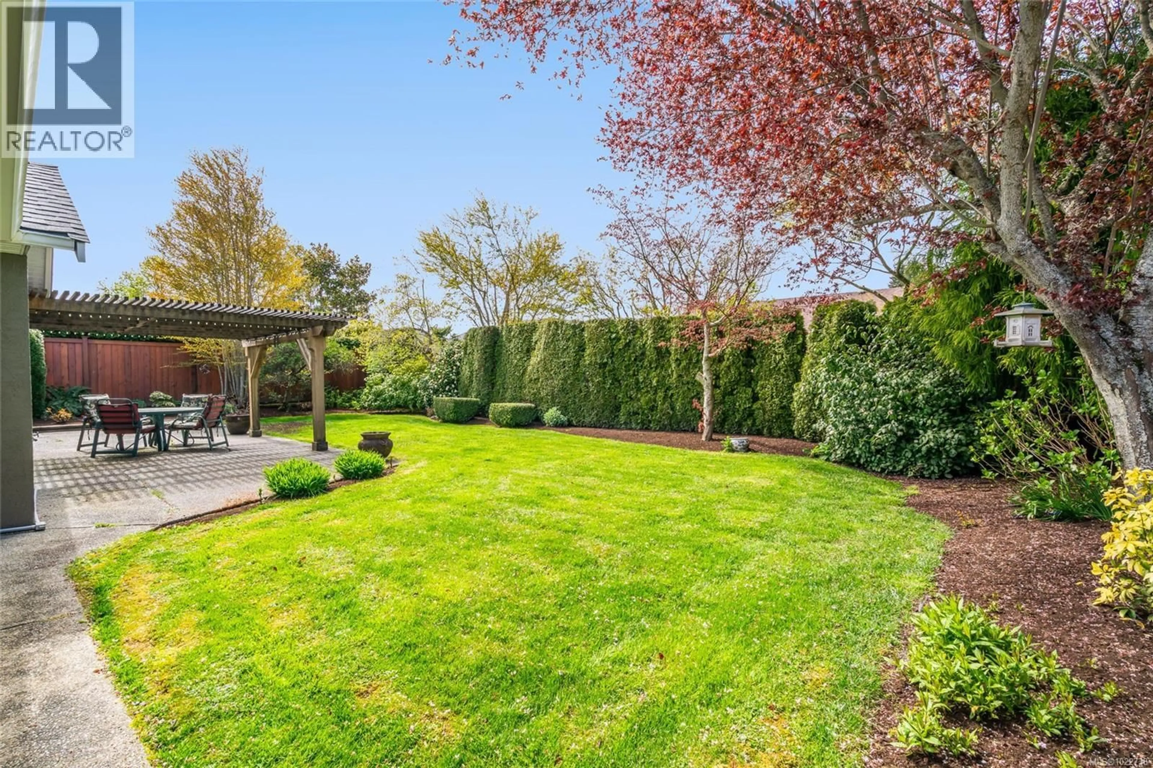 Patio, street for 748 KENSINGTON PLACE, Qualicum Beach British Columbia V9K2K3