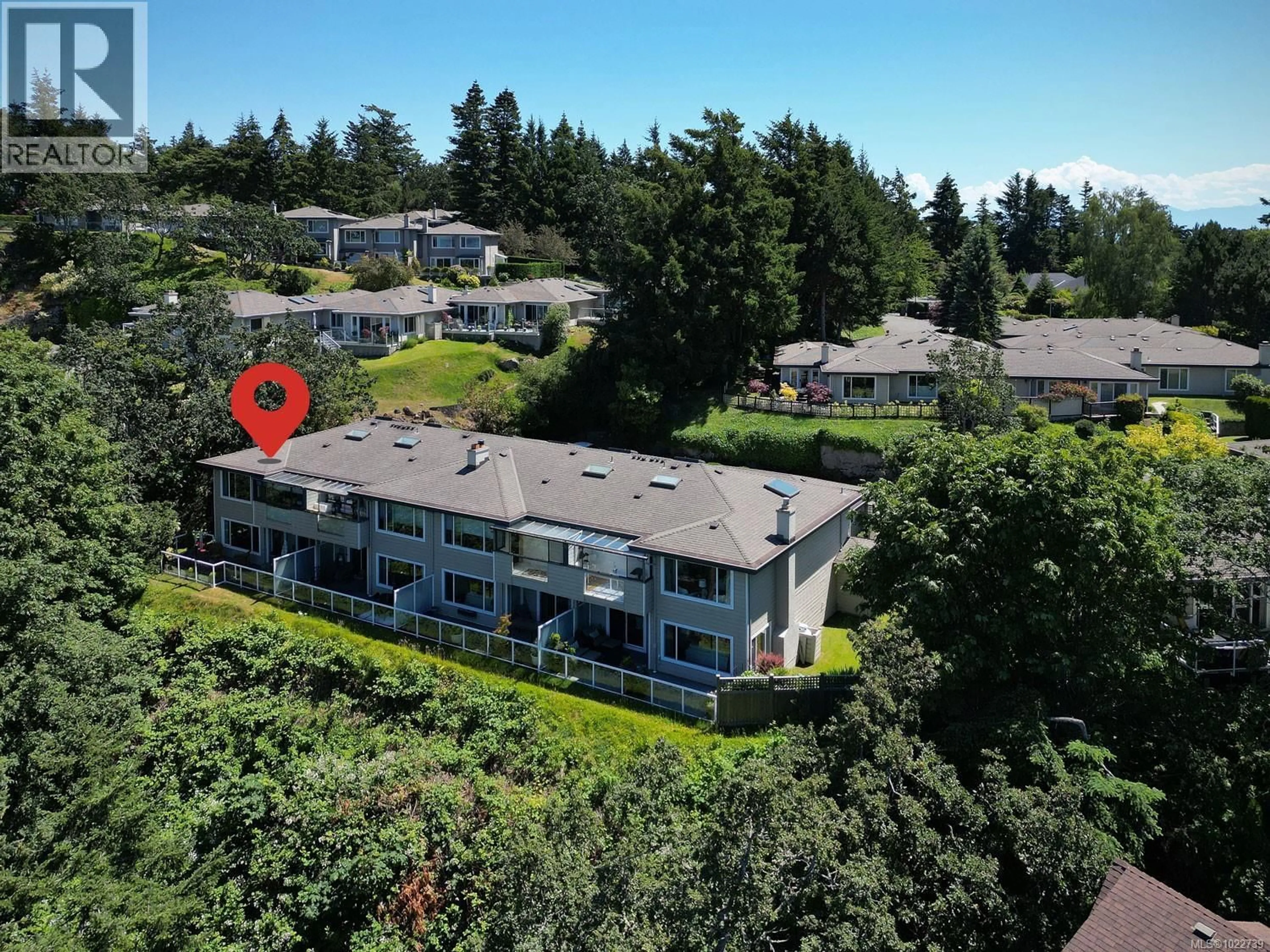 A pic from outside/outdoor area/front of a property/back of a property/a pic from drone, mountain view for 913 - 2829 ARBUTUS ROAD, Saanich British Columbia V8N5X5