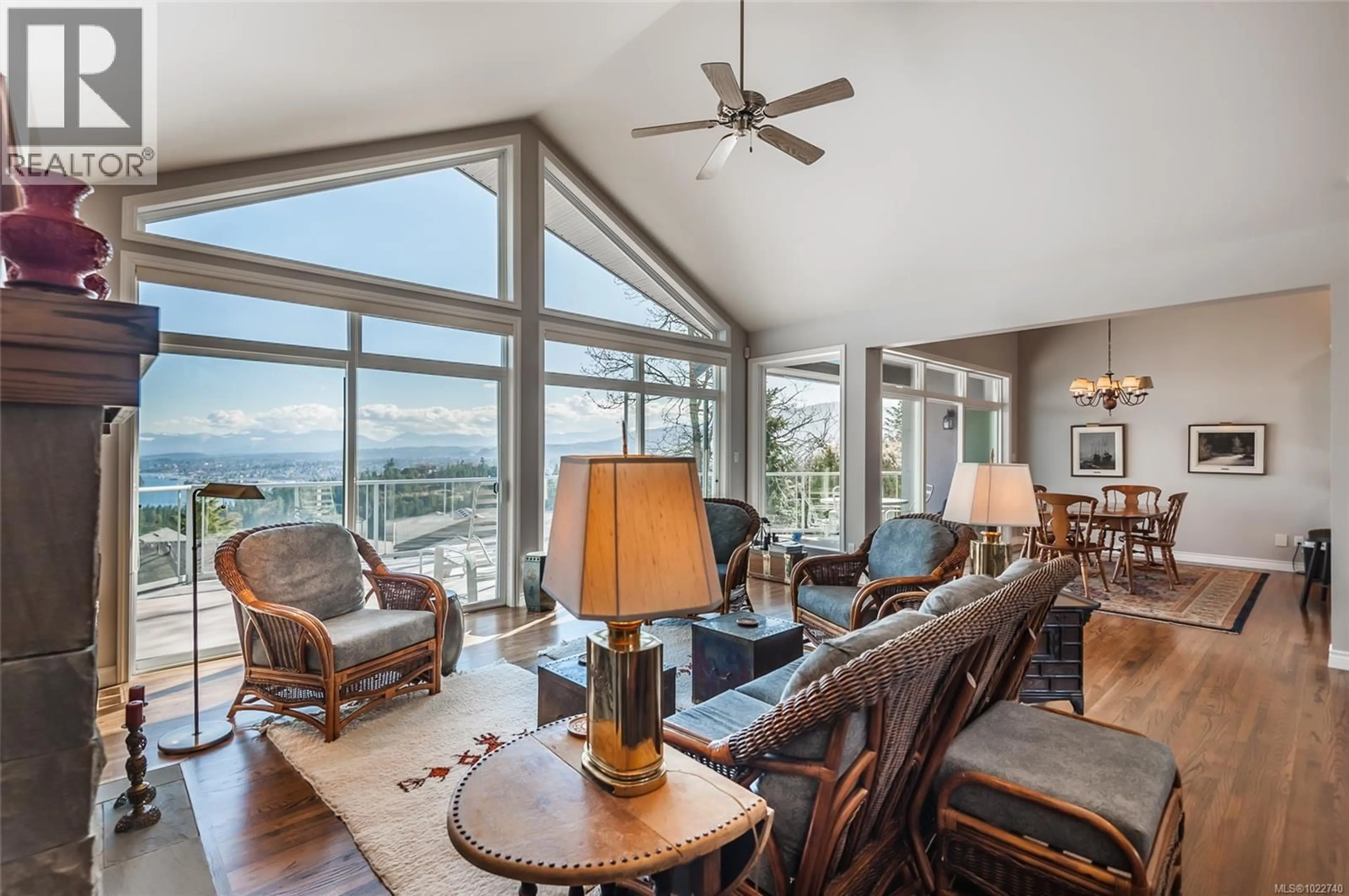 Living room with furniture, unknown for 3748 GLEN OAKS DRIVE, Nanaimo British Columbia V9T6H2