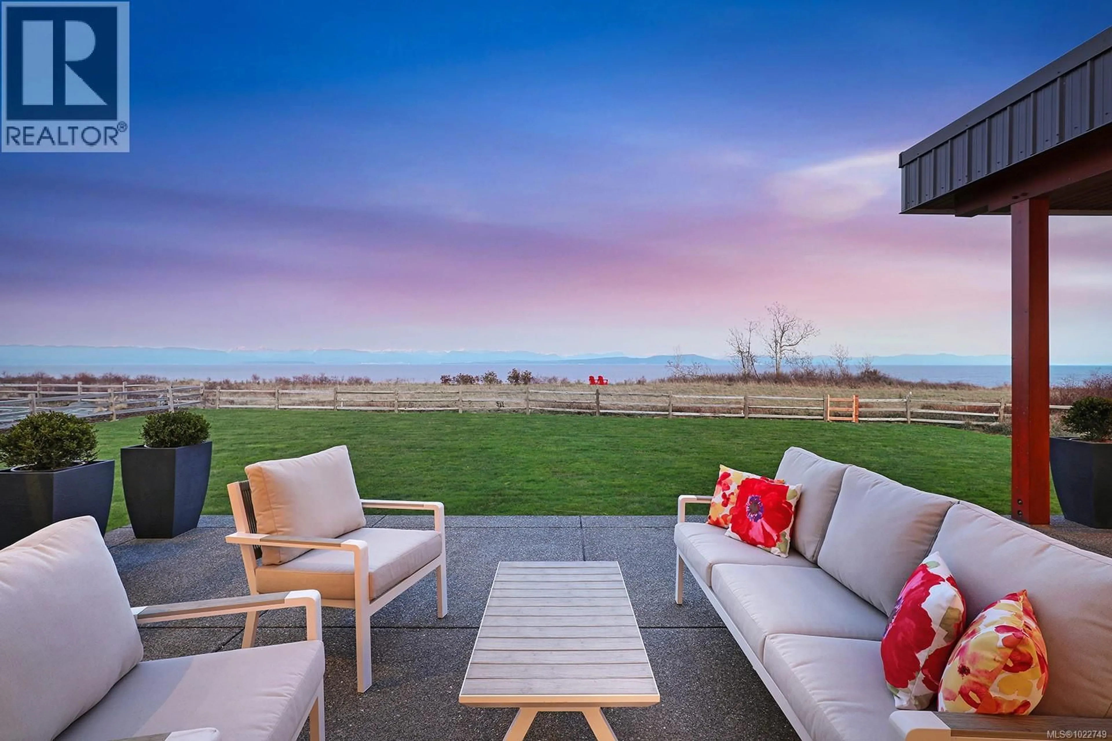 Patio, water/lake/river/ocean view for 300 CONNEMARA ROAD, Comox British Columbia V9M3T4