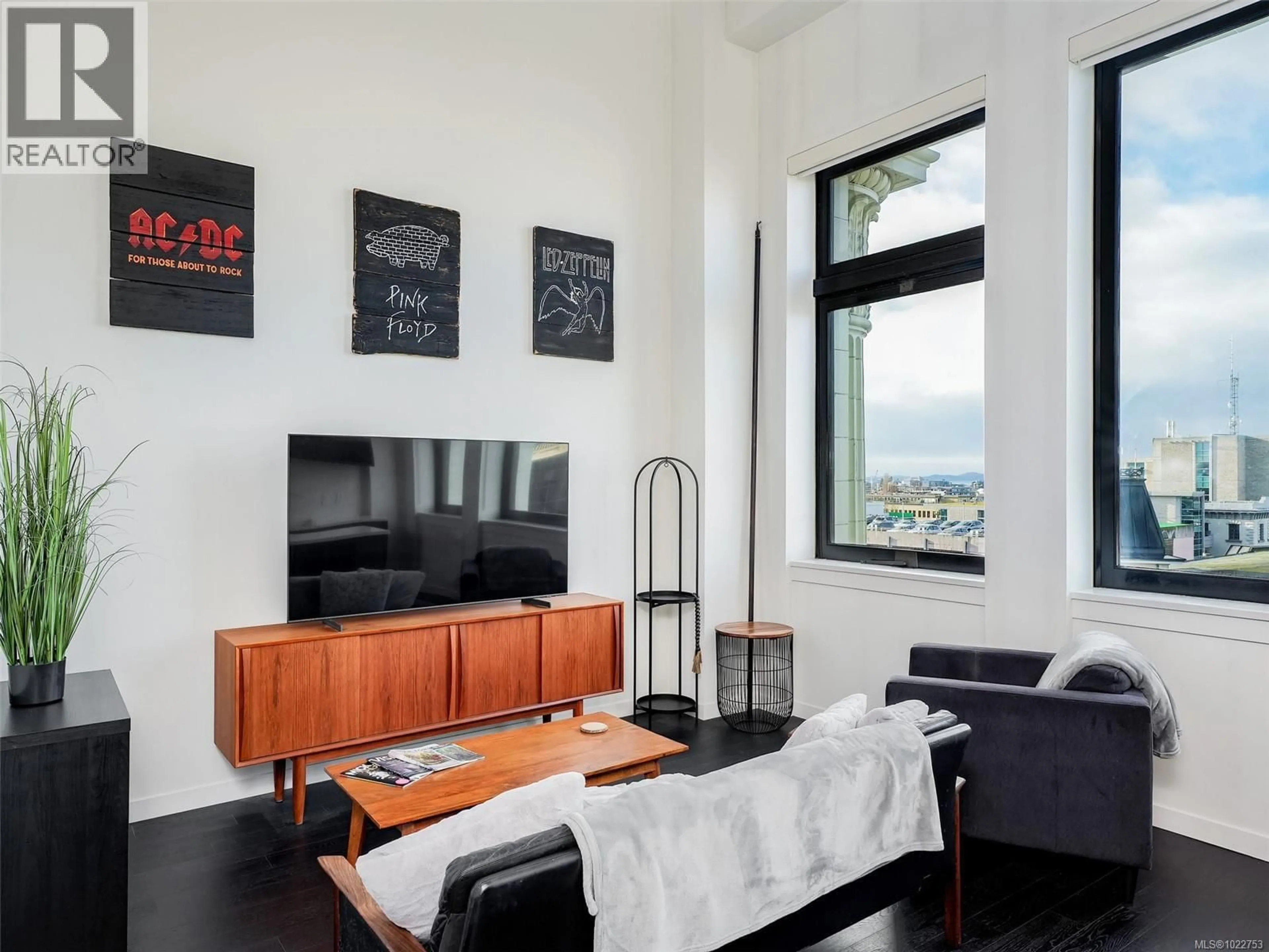 Living room with furniture, unknown for 411 - 770 FISGARD STREET, Victoria British Columbia V8W0B8