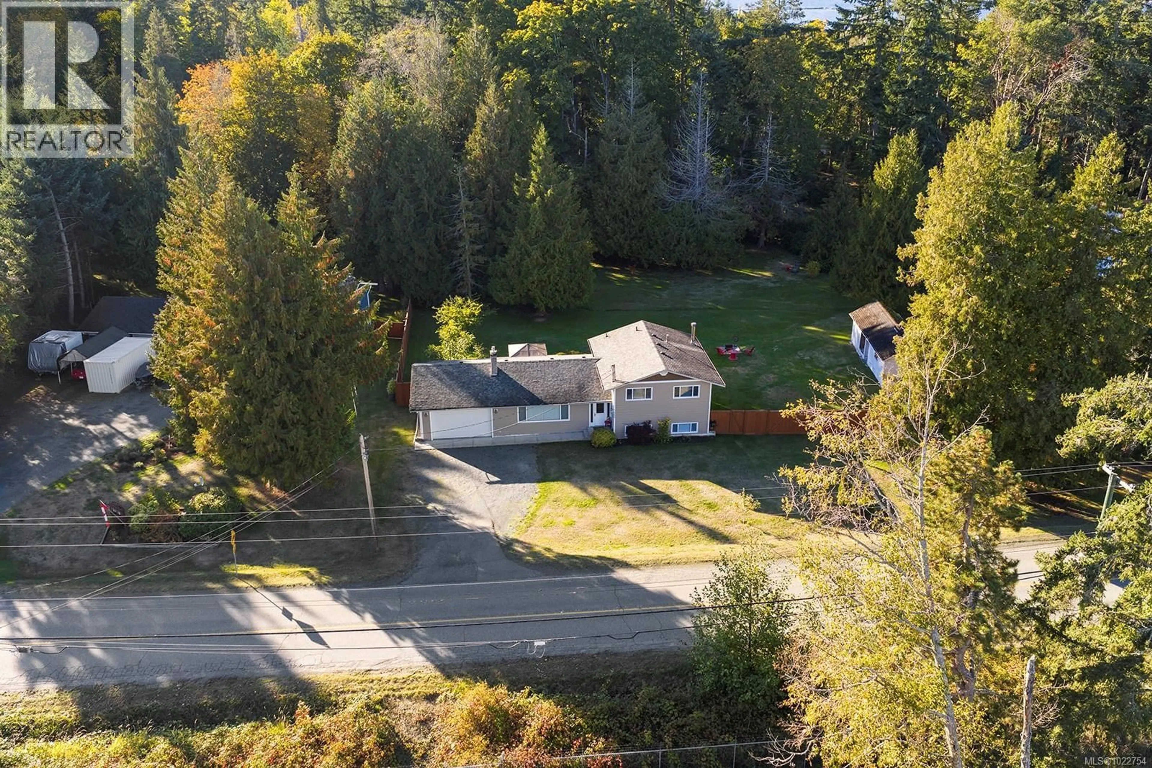 A pic from outside/outdoor area/front of a property/back of a property/a pic from drone, unknown for 7554 SUPERIOR ROAD, Lantzville British Columbia V0R2H0