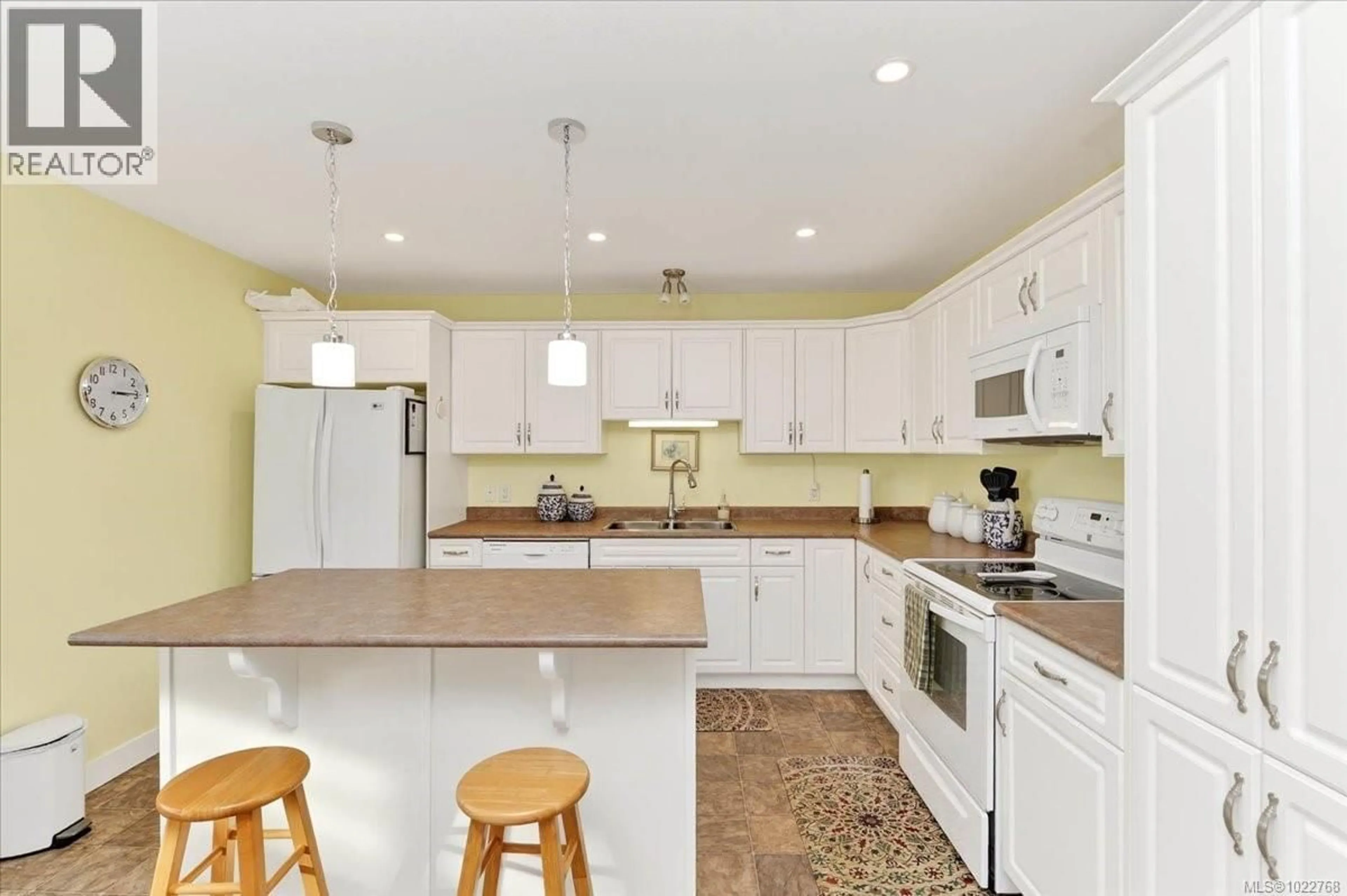 Open concept kitchen, ceramic/tile floor for 403 - 5700 PIERCE ROAD, Port Alberni British Columbia V9Y0A3