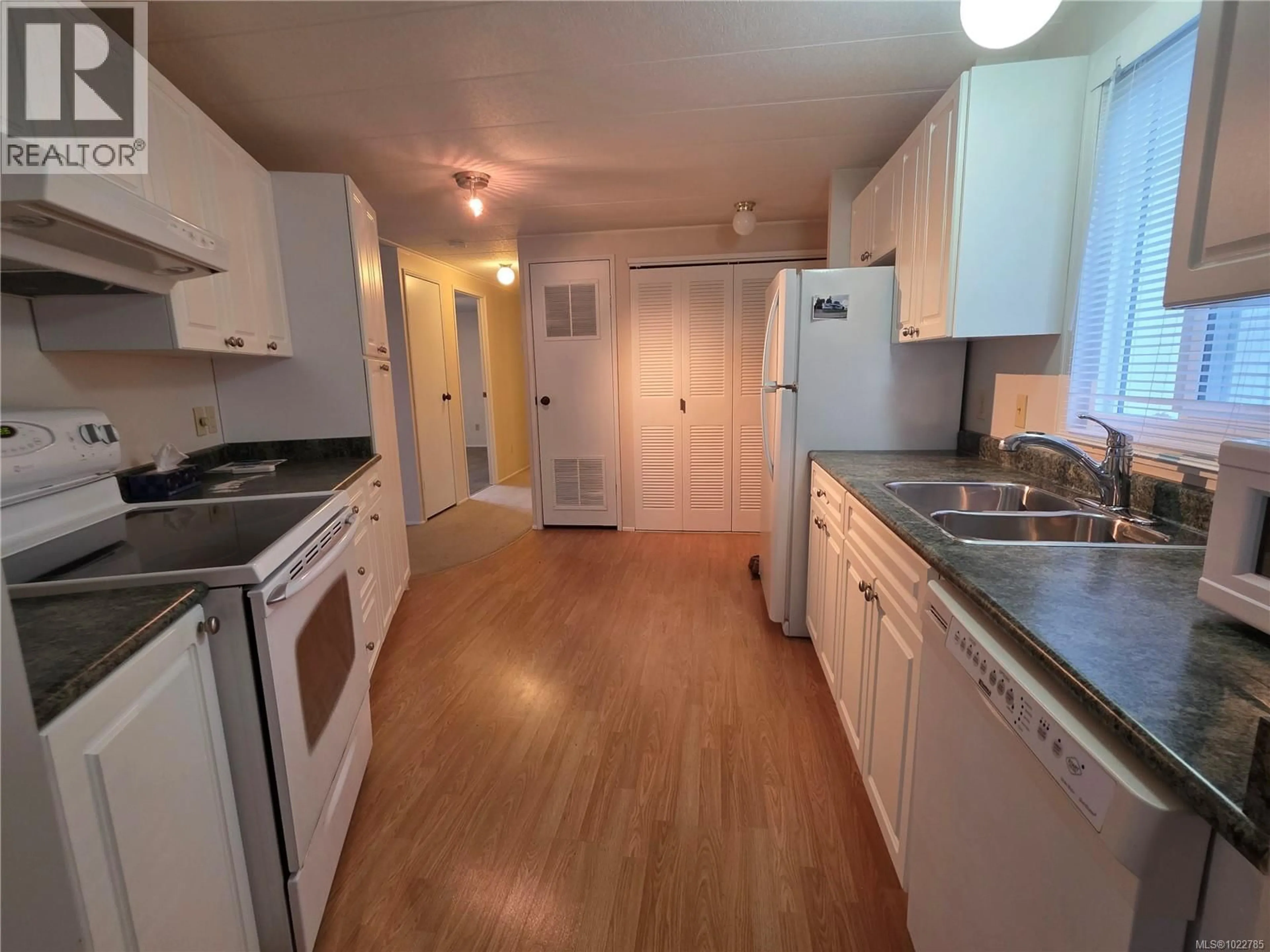 Standard kitchen, unknown for 23 - 4935 BROUGHTON STREET, Port Alberni British Columbia V9Y8G7