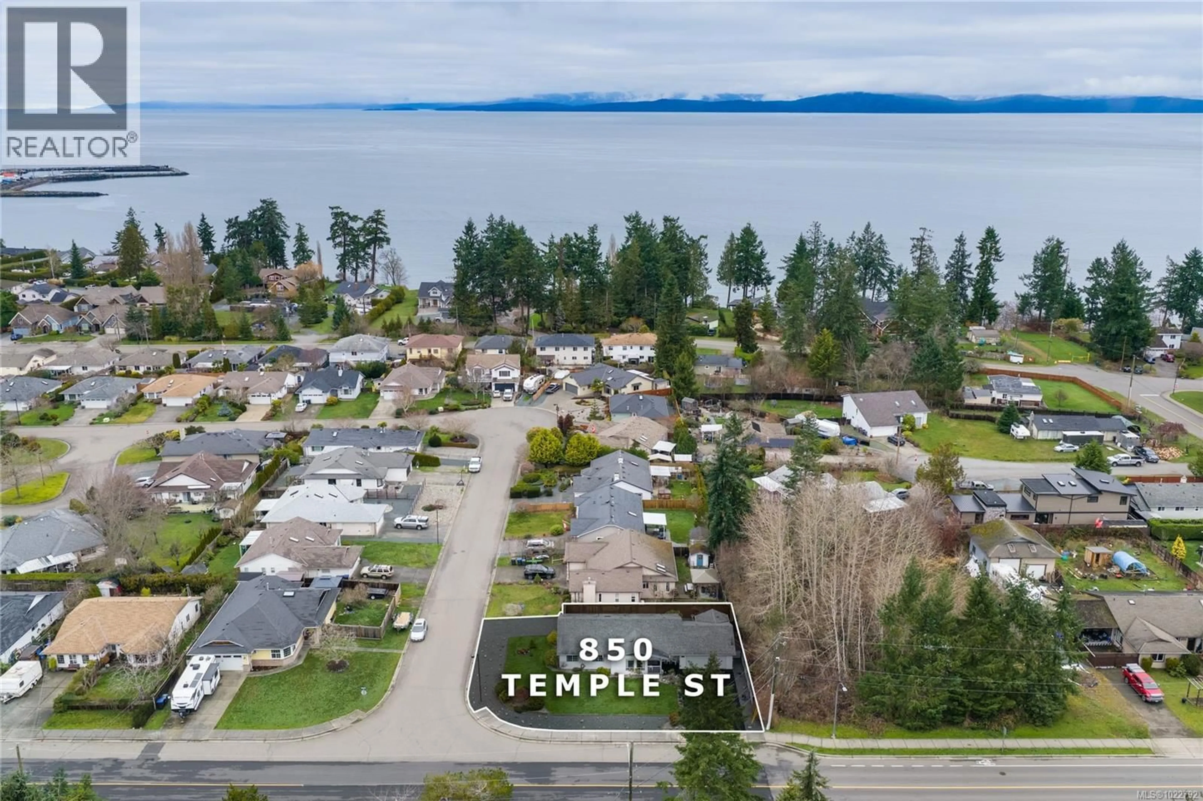 A pic from outside/outdoor area/front of a property/back of a property/a pic from drone, water/lake/river/ocean view for 850 TEMPLE STREET, Parksville British Columbia V9P2L8