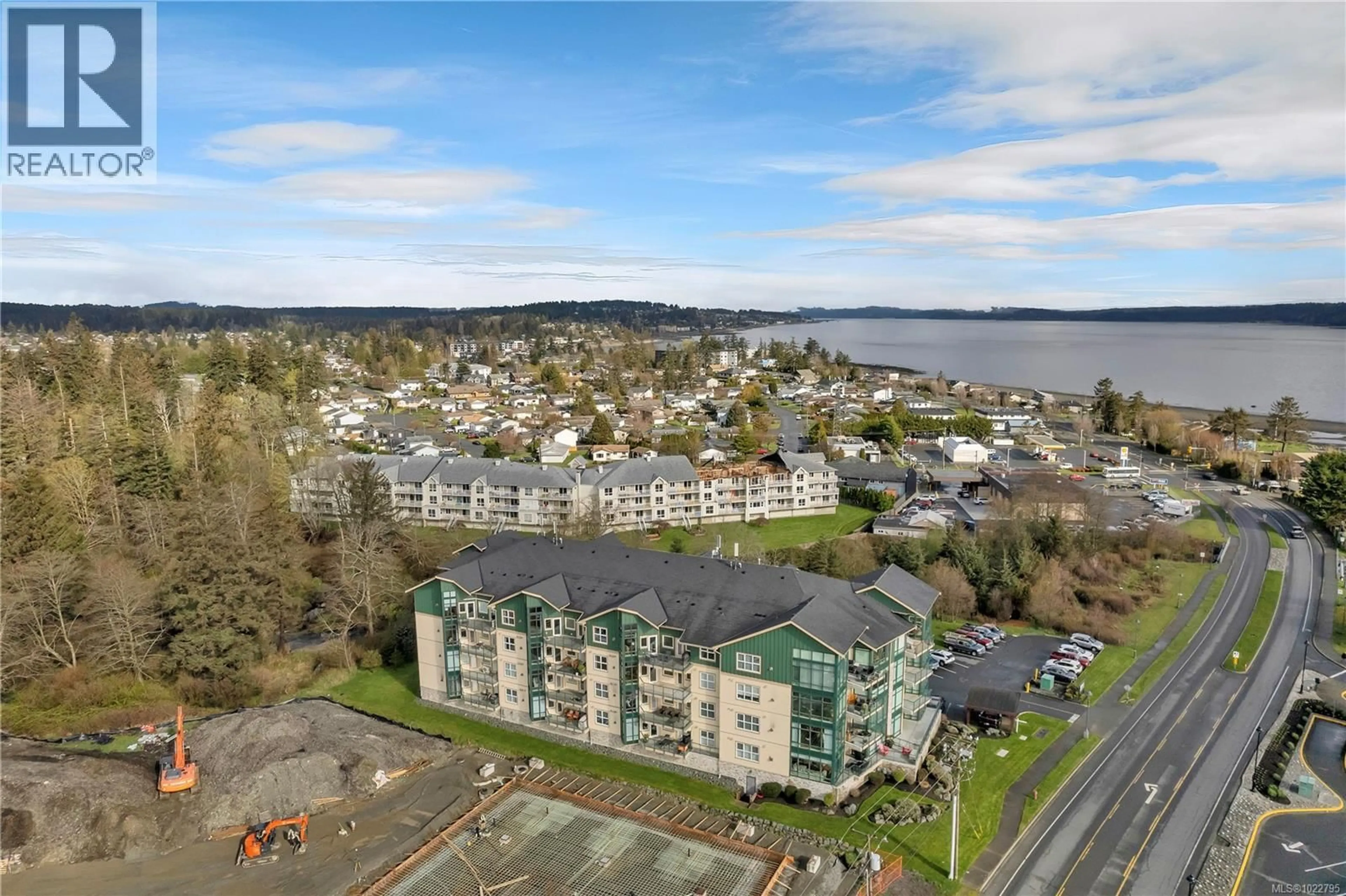 A pic from outside/outdoor area/front of a property/back of a property/a pic from drone, water/lake/river/ocean view for 401 - 2676 ISLAND HIGHWAY SOUTH, Campbell River British Columbia V9W1C7