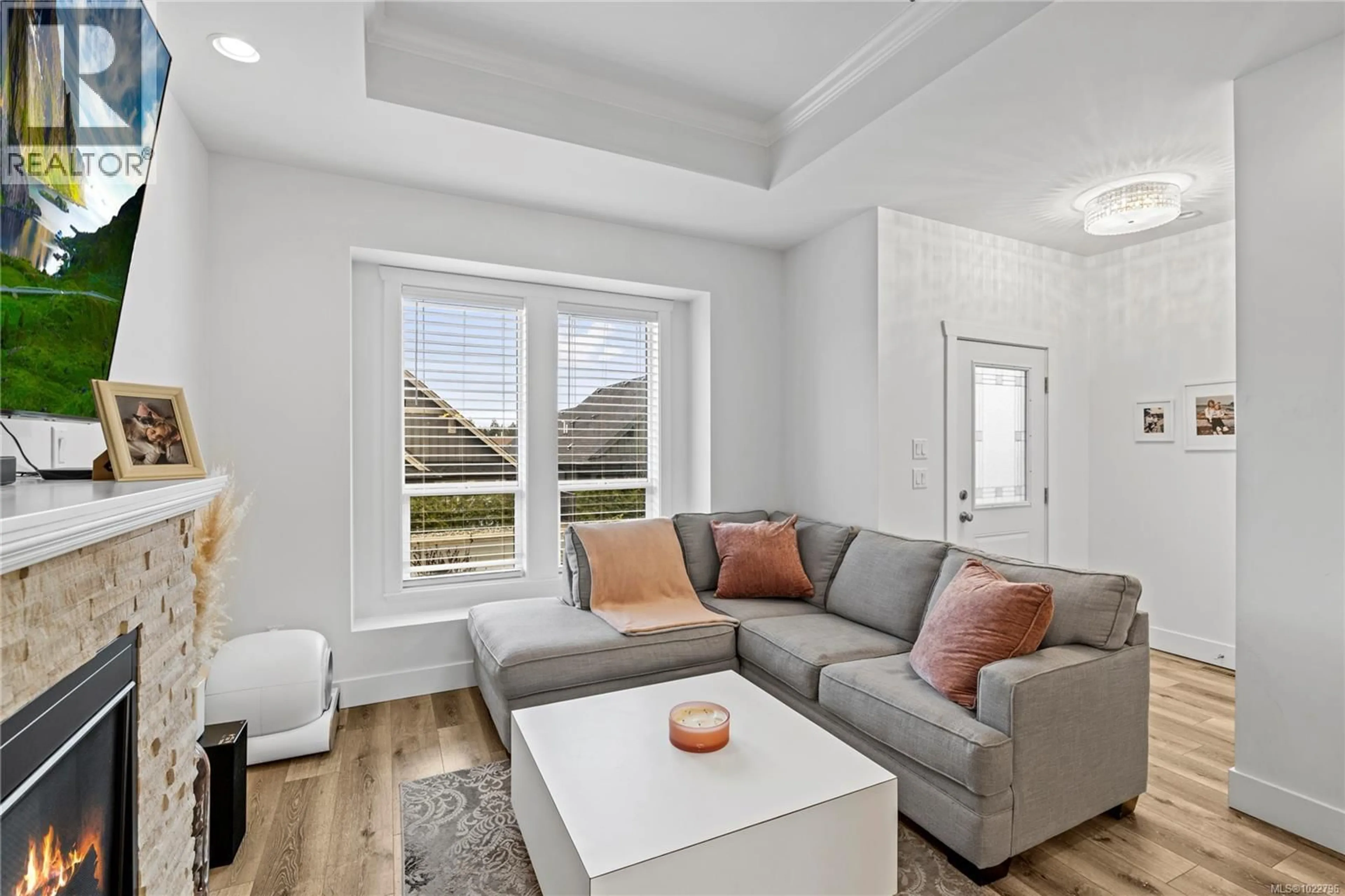 Living room with furniture, unknown for 759 BRIARWOOD DRIVE, Parksville British Columbia V9P0G5