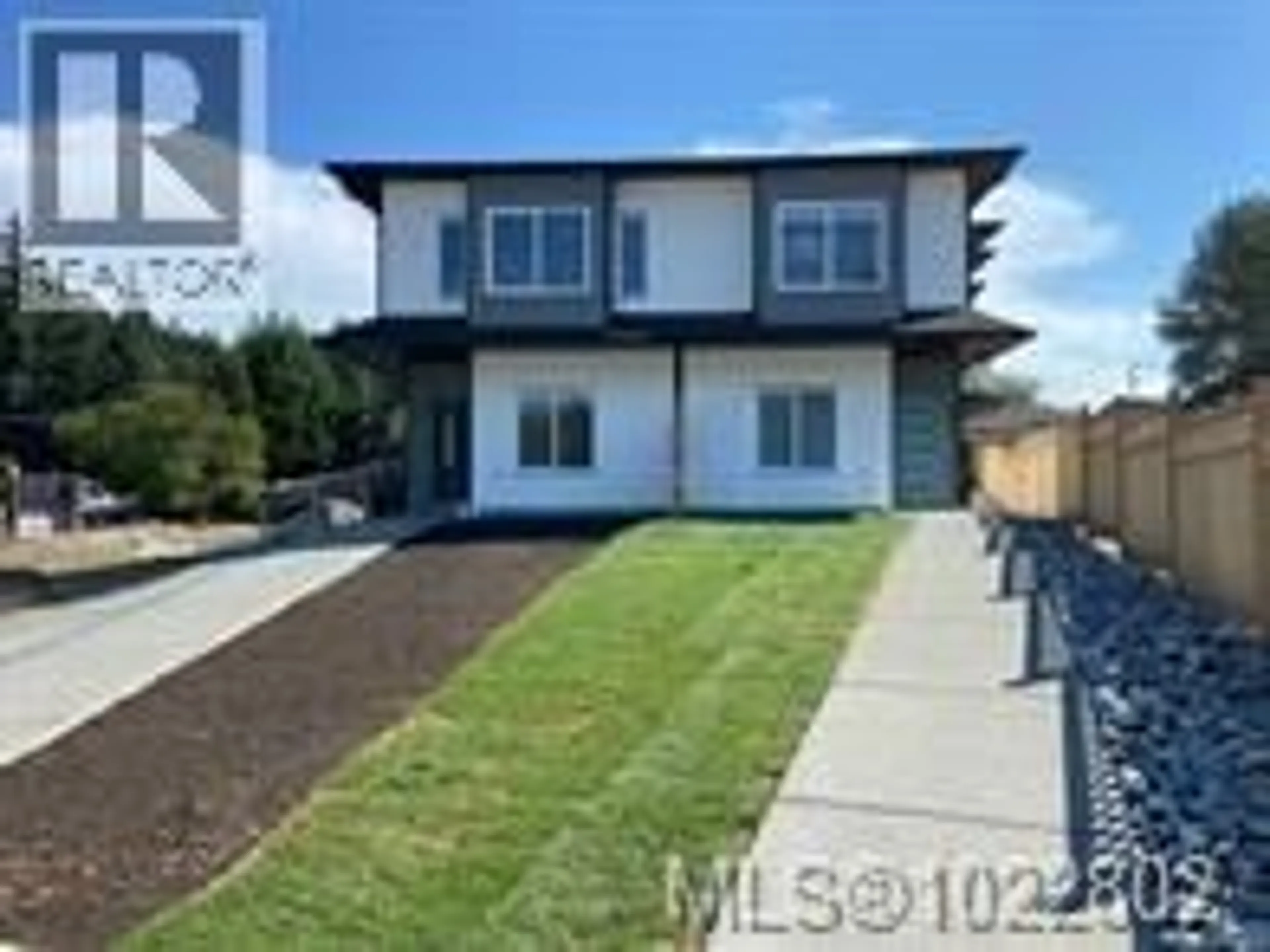 Home with vinyl exterior material, street for 10 LEAM ROAD, Nanaimo British Columbia V9T3N7
