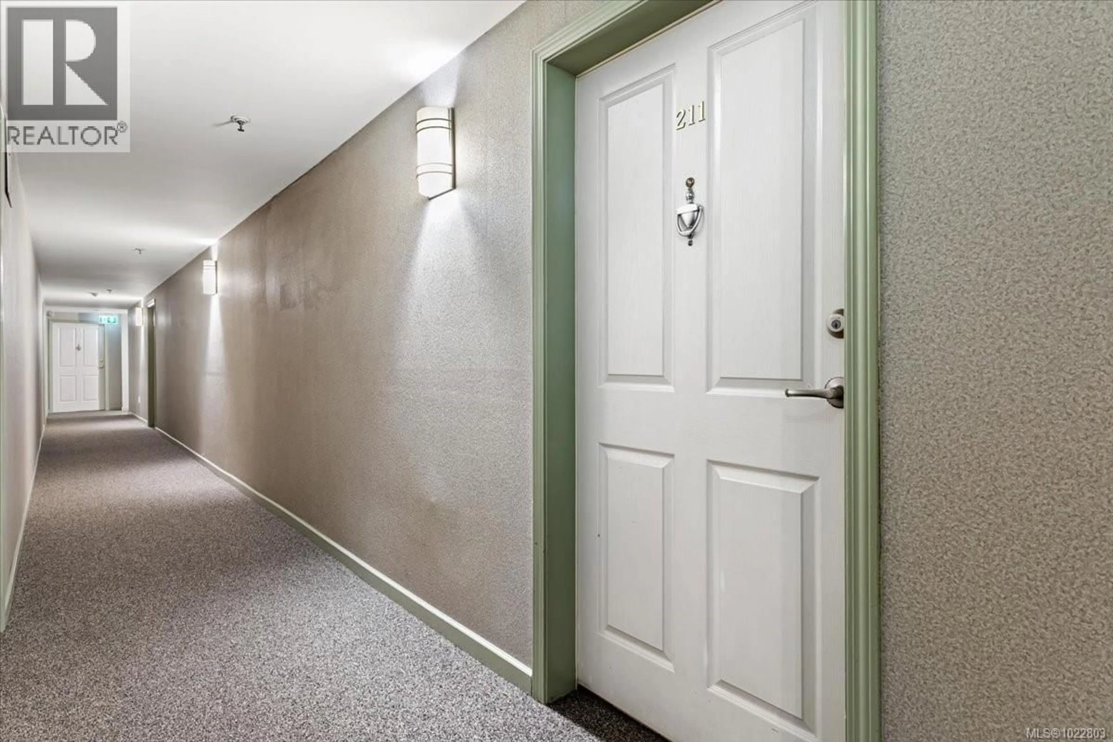 Indoor foyer for 211 - 770 POPLAR STREET, Nanaimo British Columbia V9S2H6