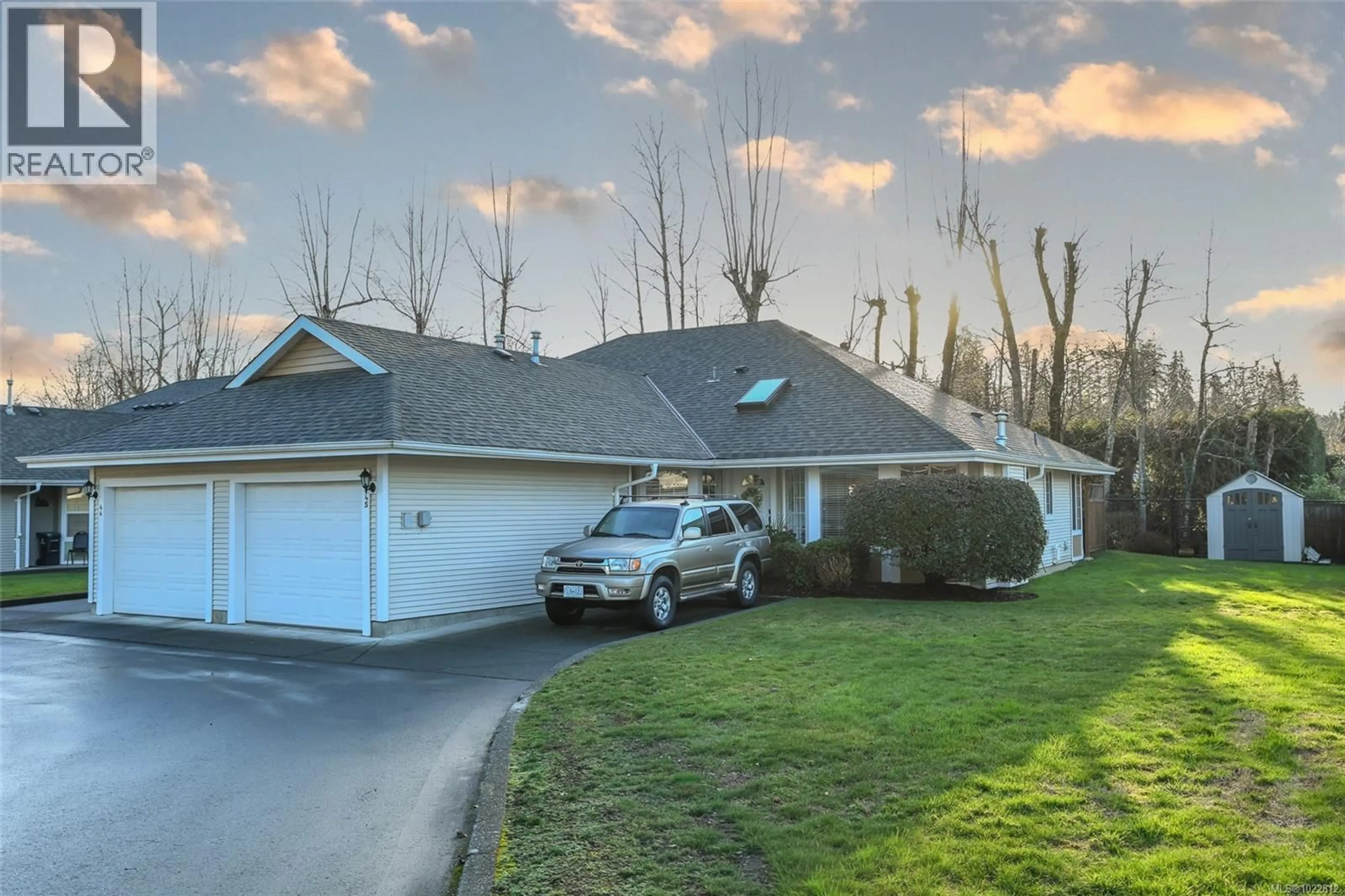 A pic from outside/outdoor area/front of a property/back of a property/a pic from drone, street for 45 - 2010 20TH STREET, Courtenay British Columbia V9N2G6