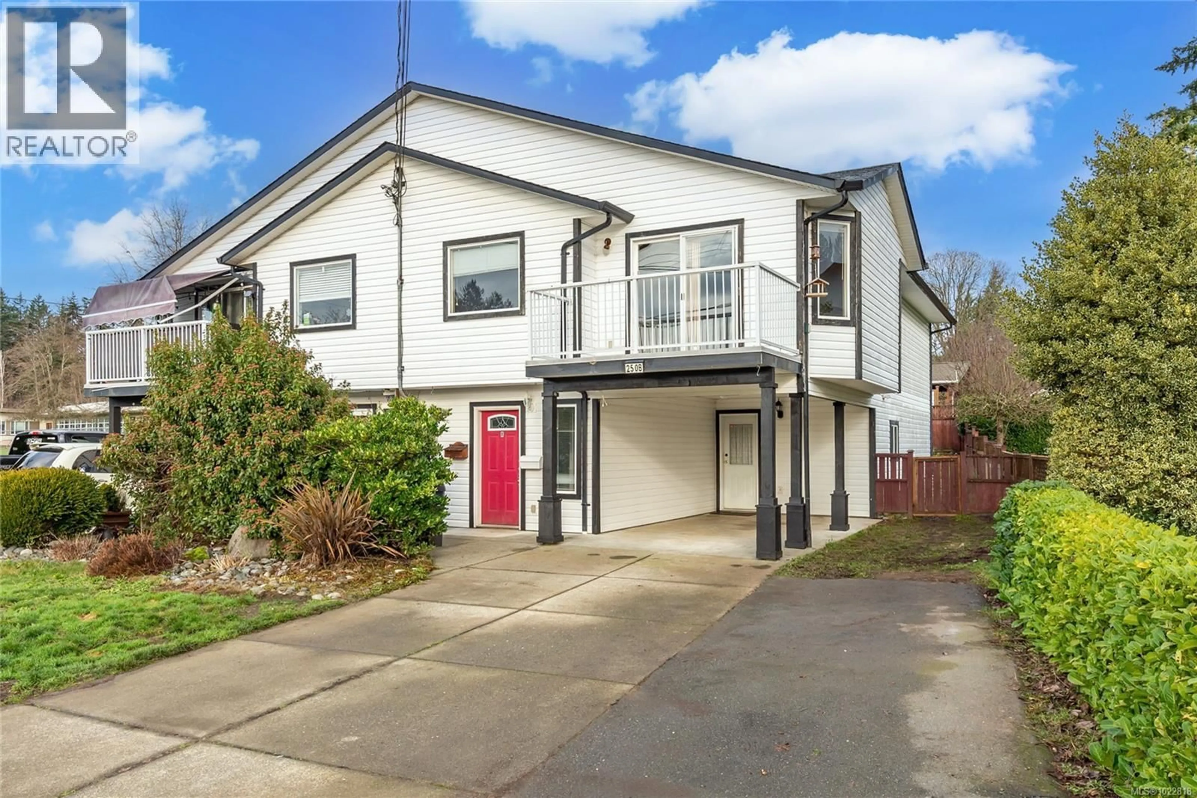 A pic from outside/outdoor area/front of a property/back of a property/a pic from drone, street for B - 250 CENTENNIAL DRIVE, Courtenay British Columbia V9N5R7