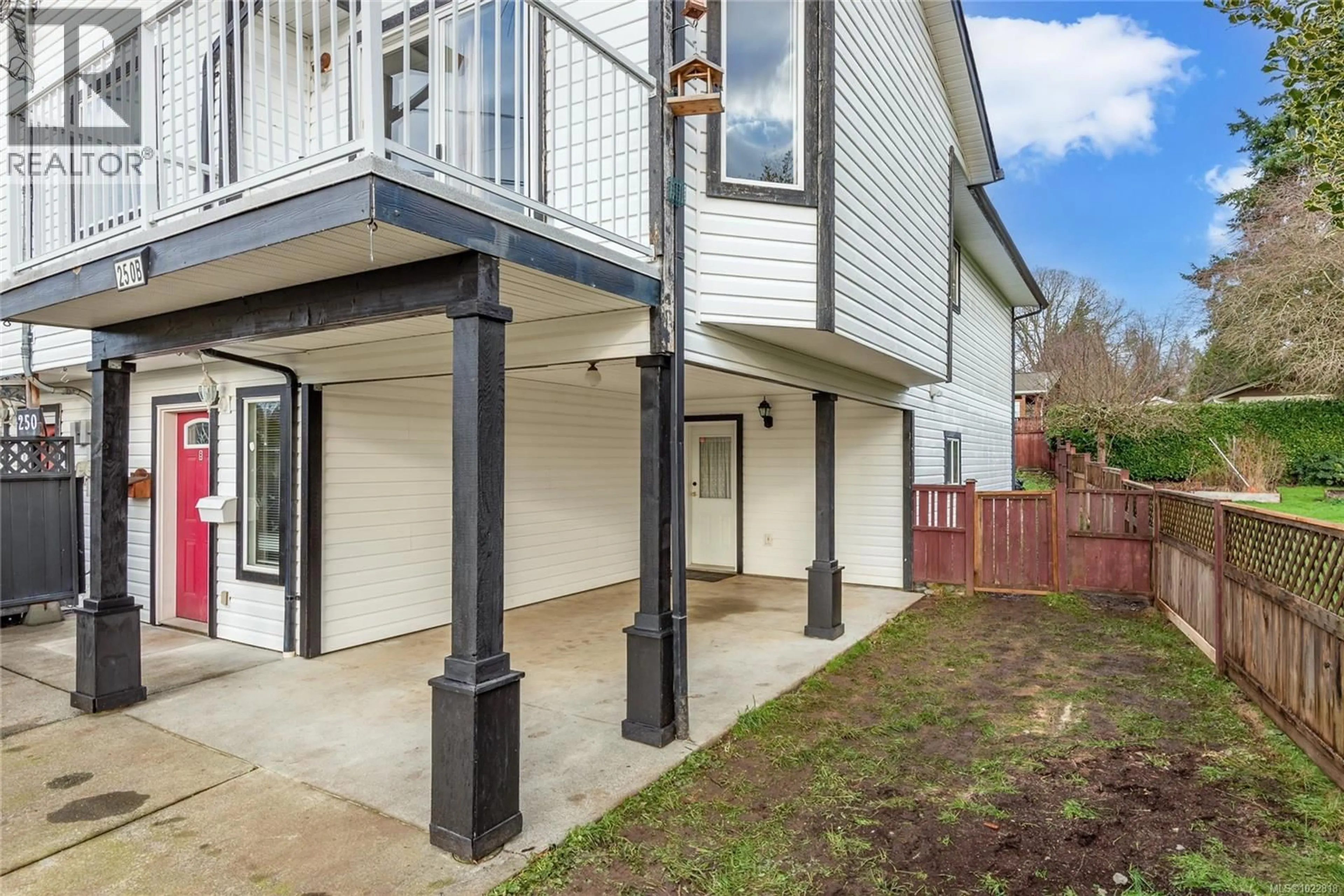 Patio, street for B - 250 CENTENNIAL DRIVE, Courtenay British Columbia V9N5R7