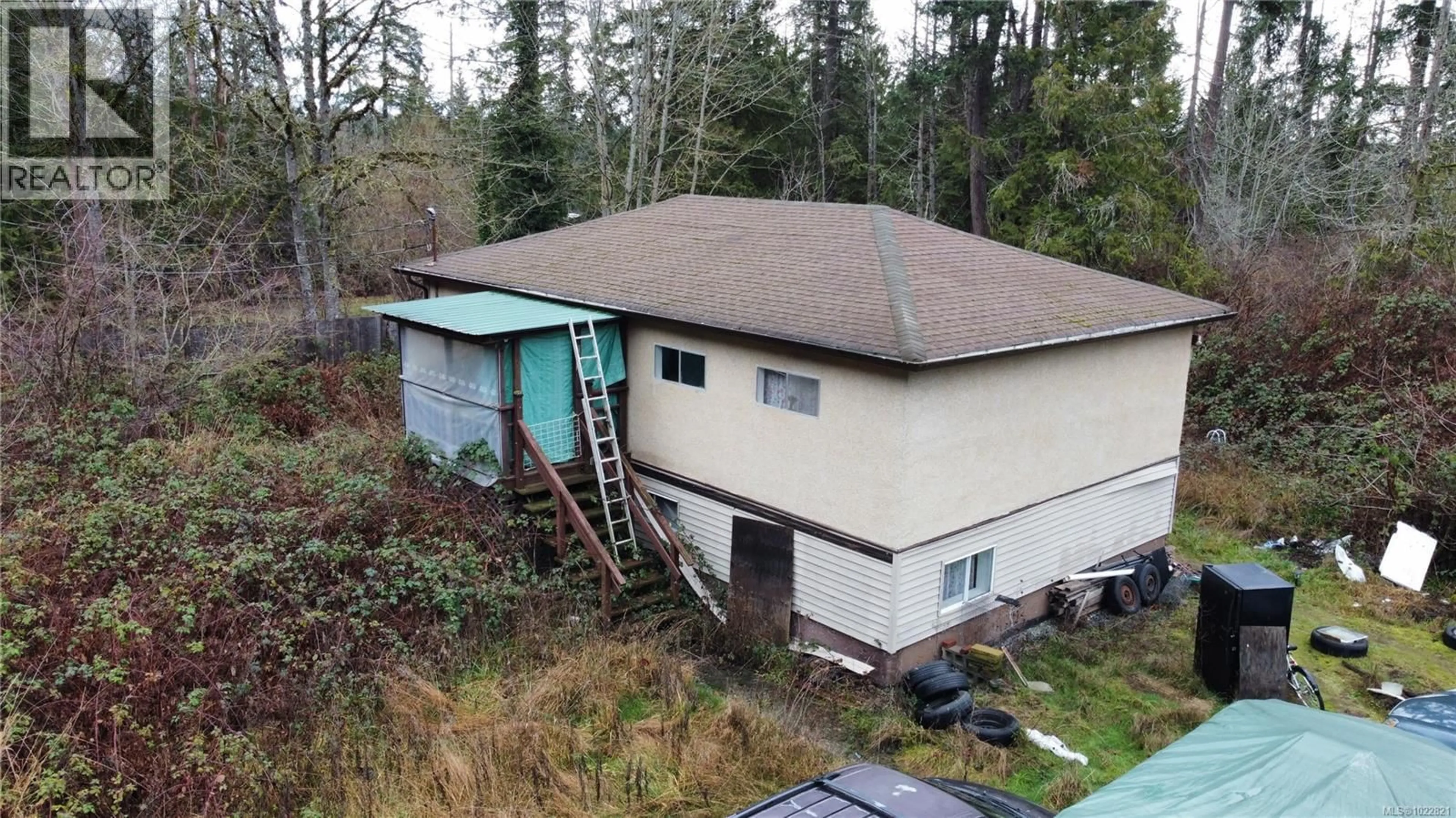 A pic from outside/outdoor area/front of a property/back of a property/a pic from drone, building for 2062 WARING ROAD, Nanaimo British Columbia V9X1W1