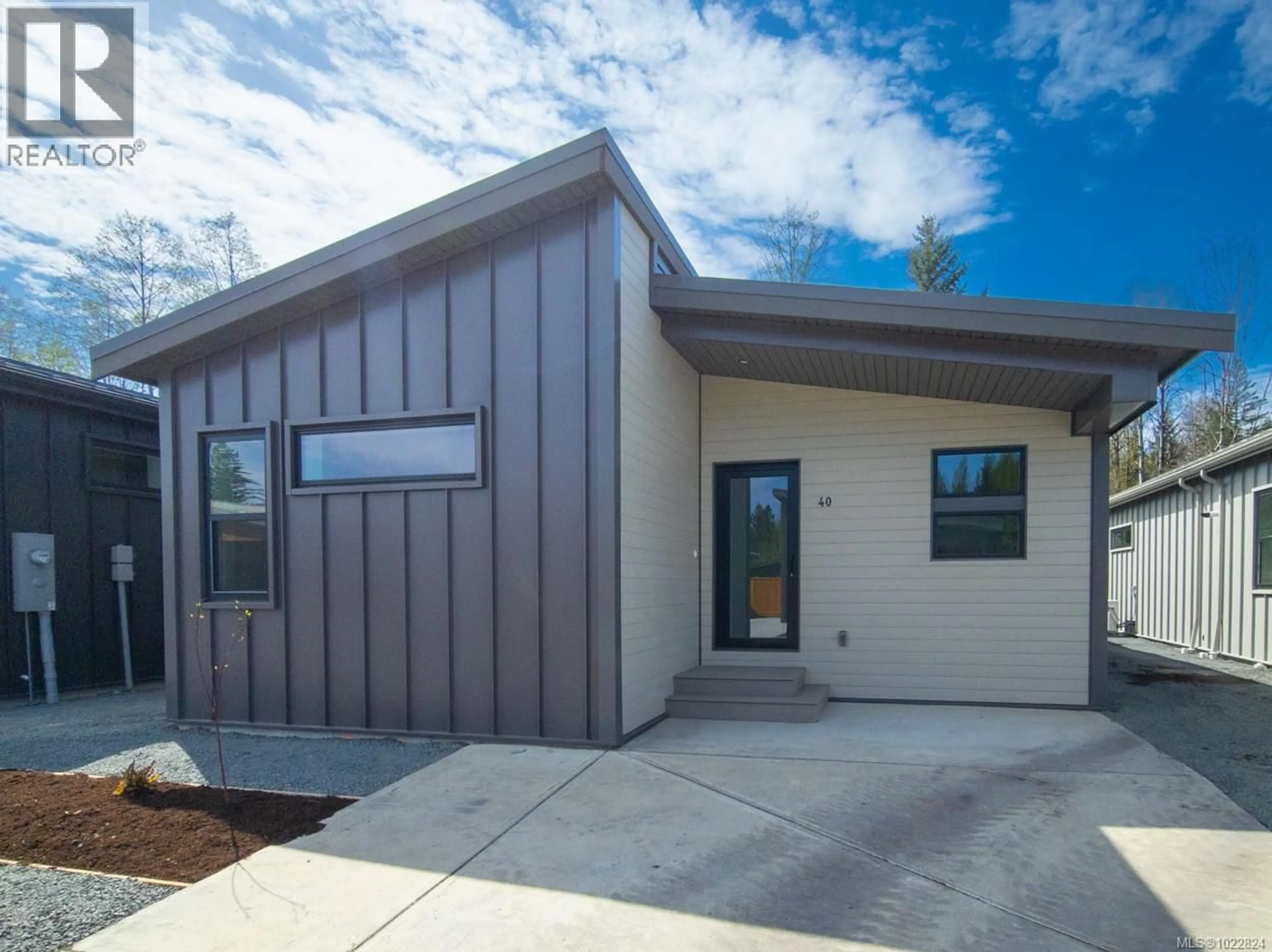 Home with vinyl exterior material, street for 40 - 3025 ROYSTON ROAD, Cumberland British Columbia V0R1S0