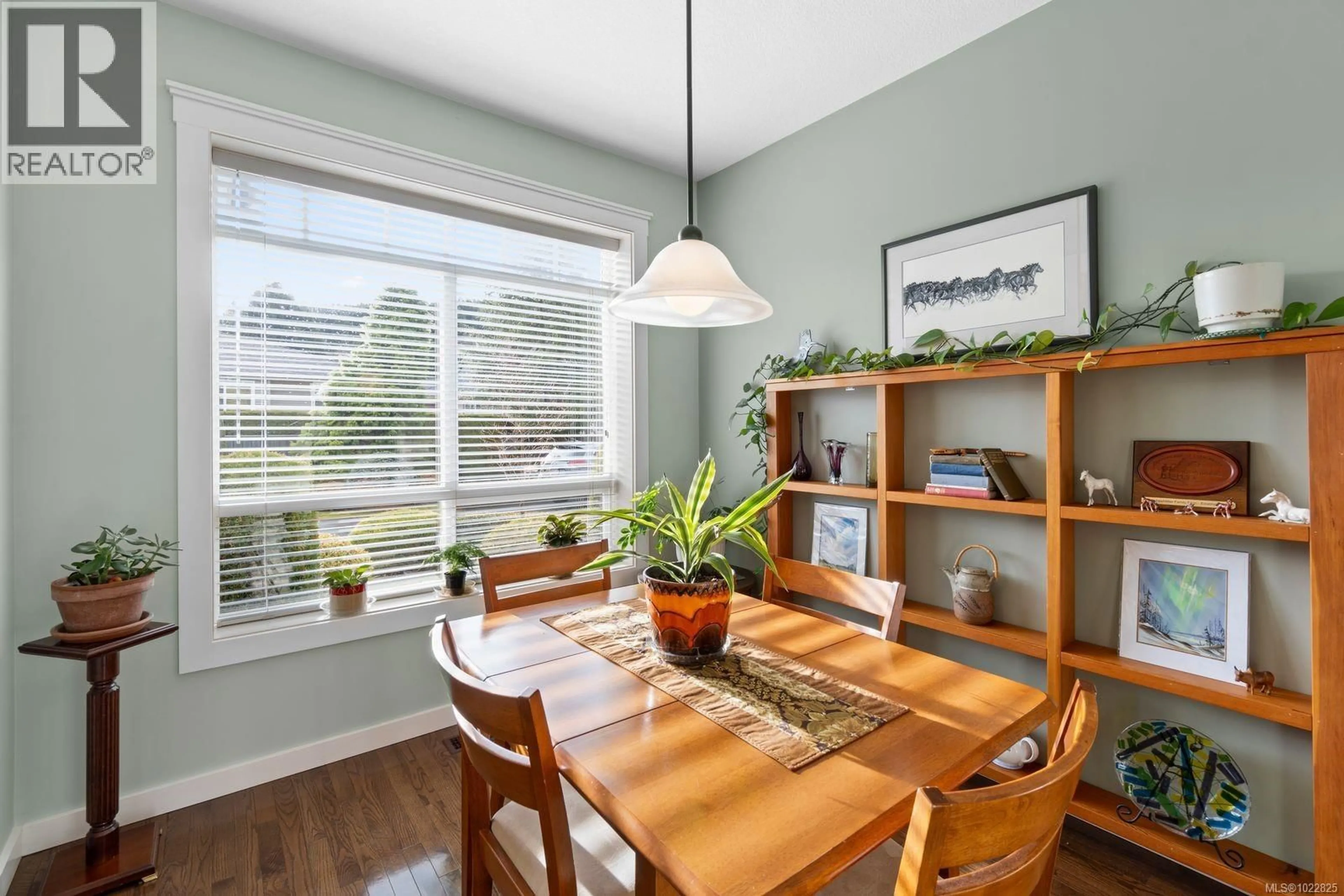 Dining room, wood/laminate floor for 15 - 500 RUSSELL ROAD, Ladysmith British Columbia V9G1W3