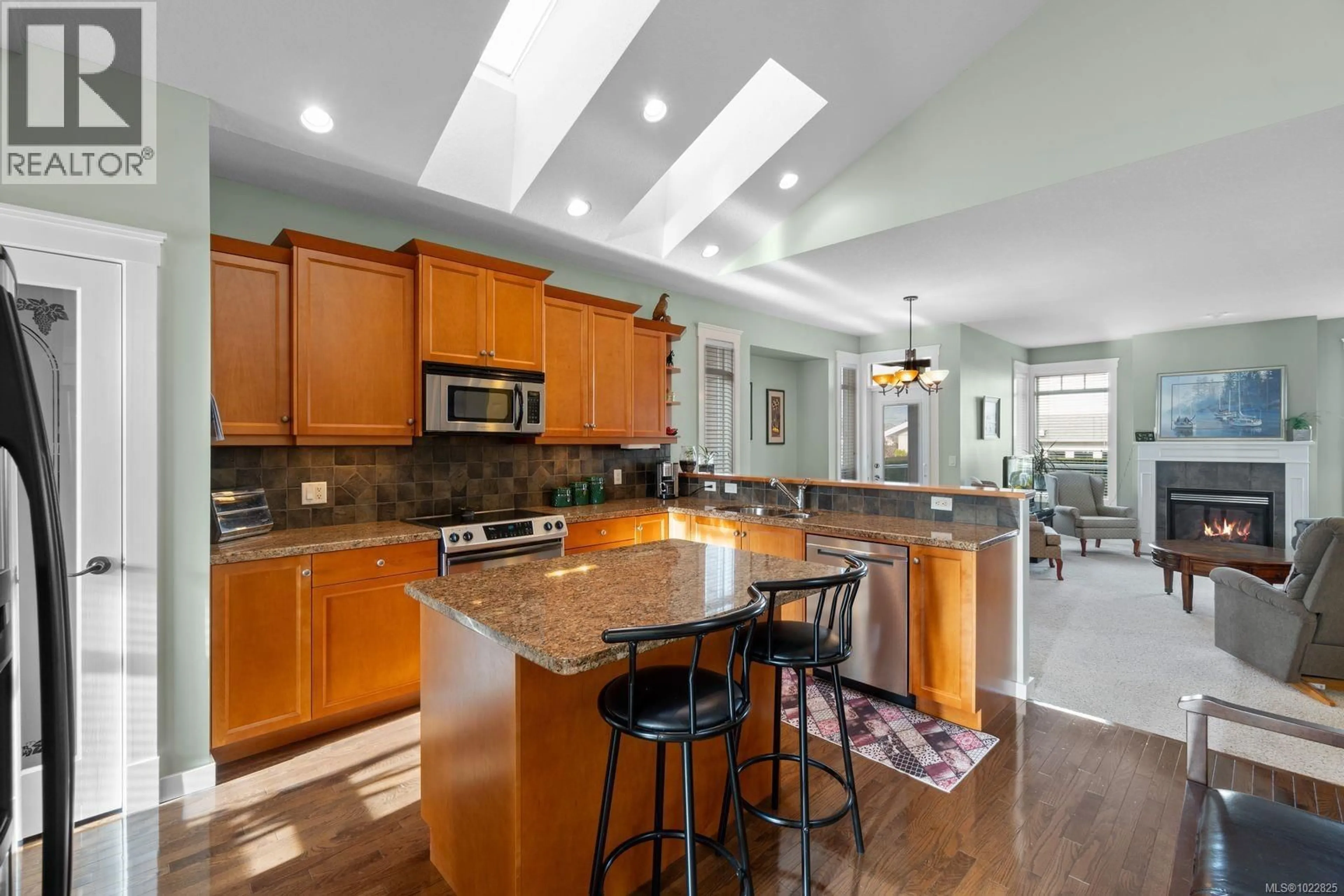 Open concept kitchen, ceramic/tile floor for 15 - 500 RUSSELL ROAD, Ladysmith British Columbia V9G1W3