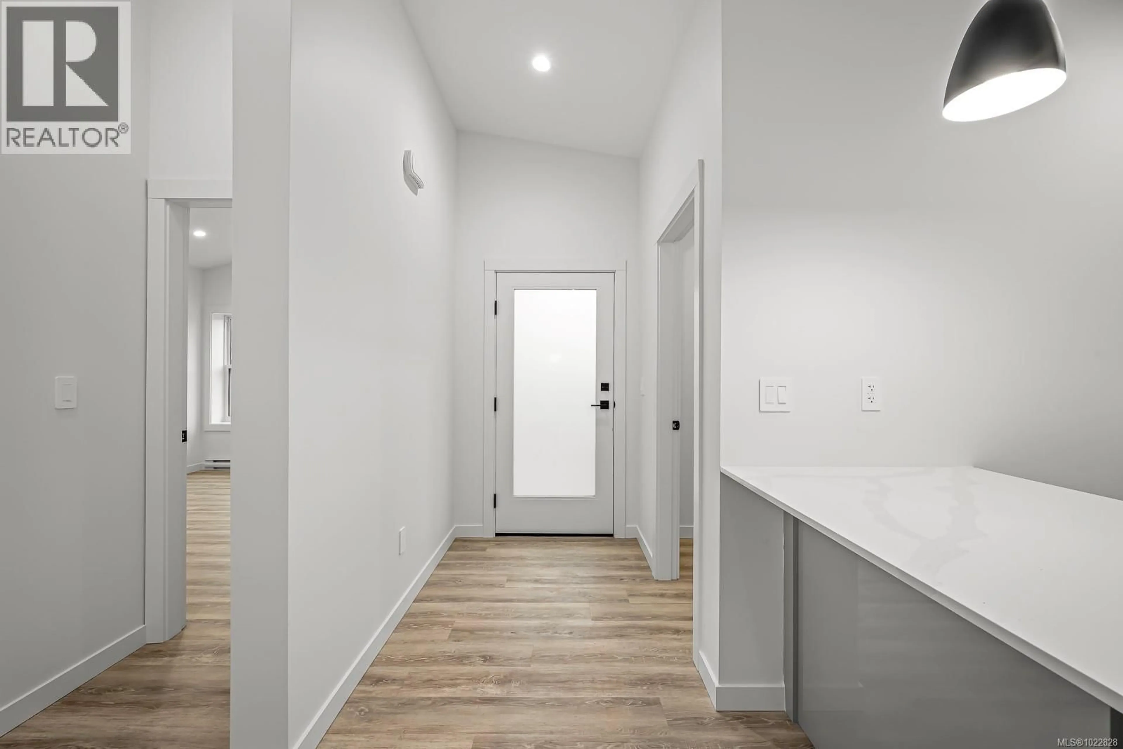 Indoor entryway for 41 - 3025 ROYSTON ROAD, Cumberland British Columbia V0R1S0