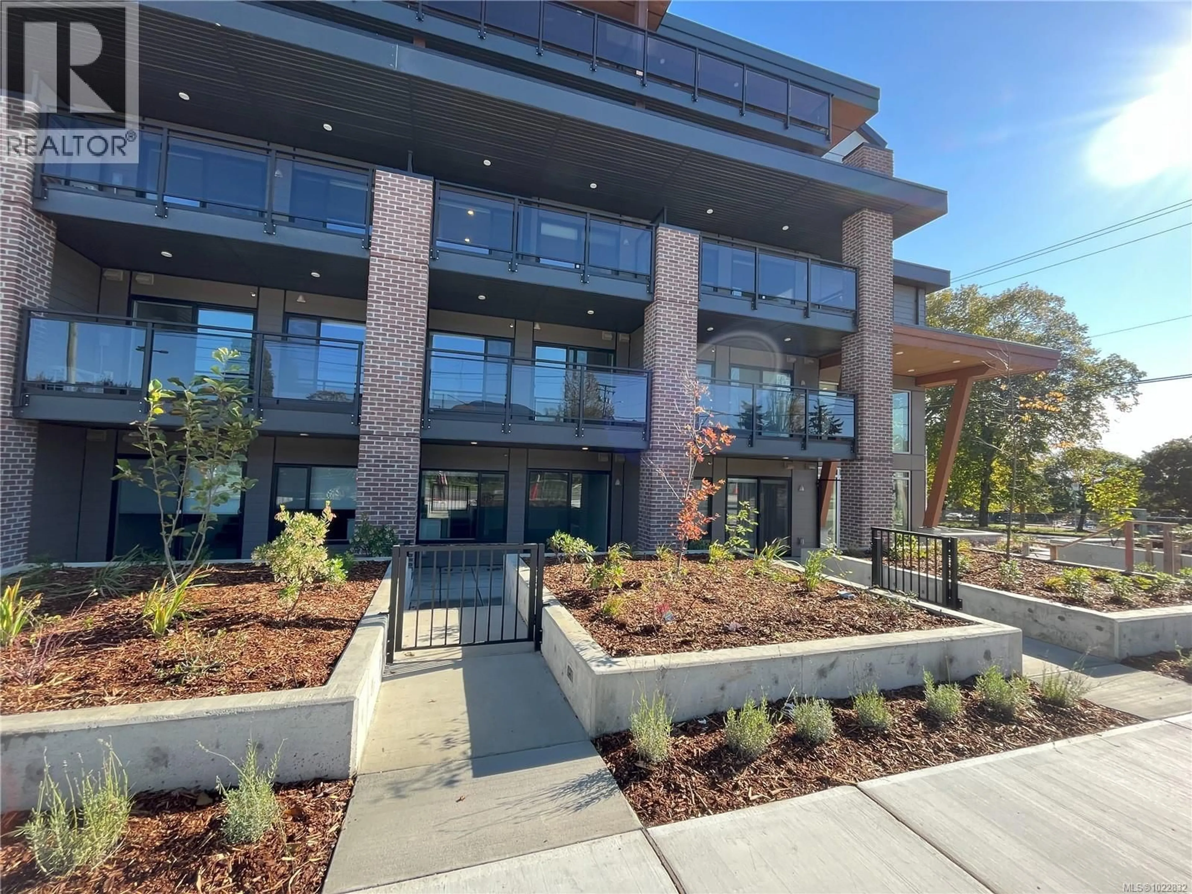 Patio, building for 102 - 147 HALIBURTON STREET, Nanaimo British Columbia V9R4V9