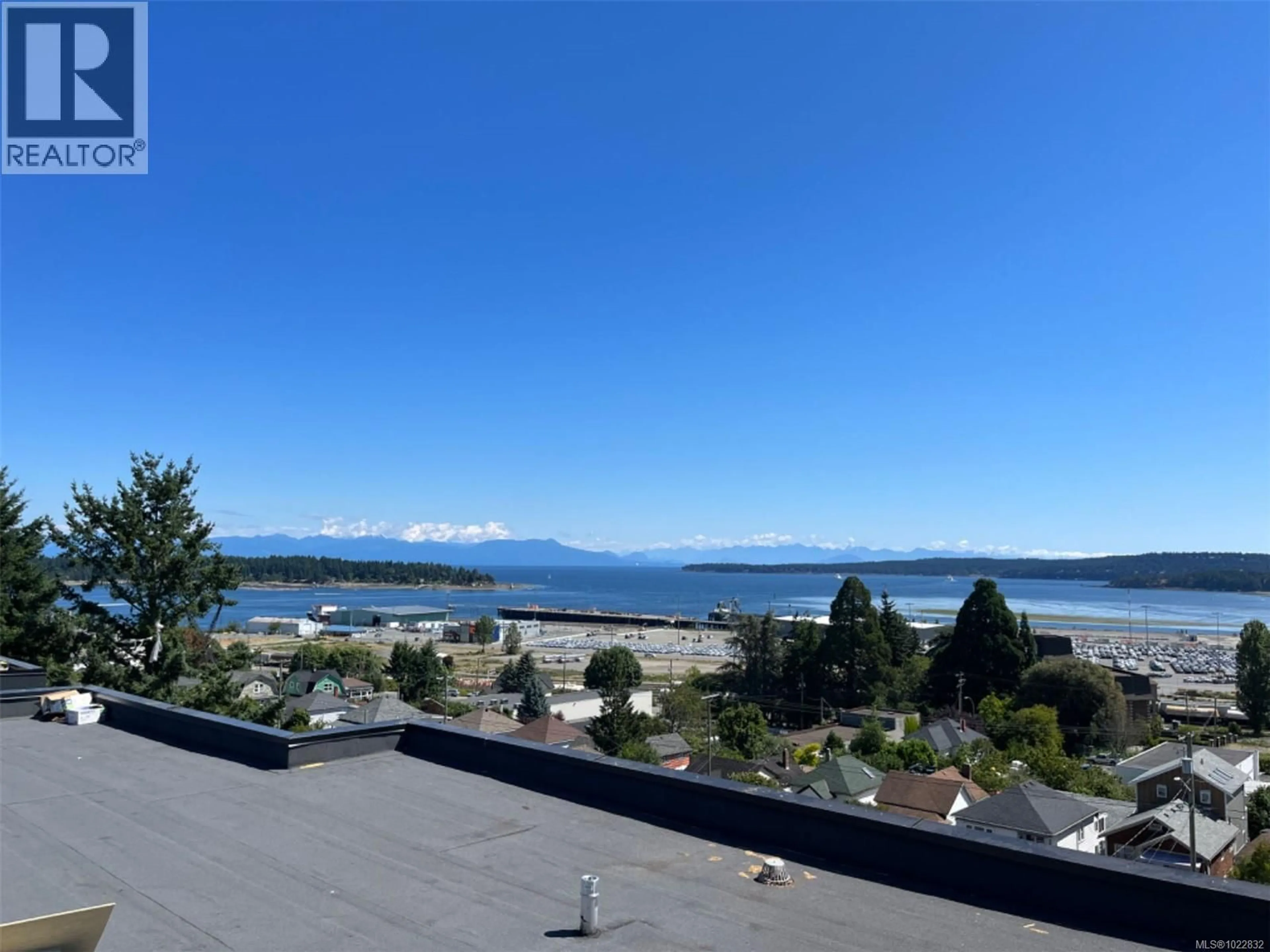 A pic from outside/outdoor area/front of a property/back of a property/a pic from drone, water/lake/river/ocean view for 102 - 147 HALIBURTON STREET, Nanaimo British Columbia V9R4V9