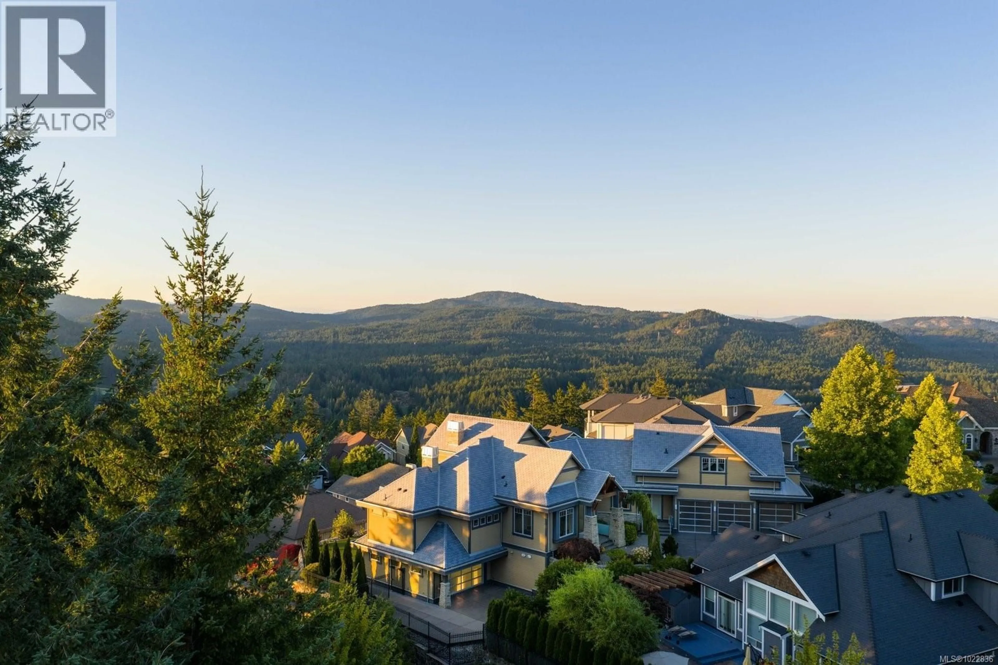 A pic from outside/outdoor area/front of a property/back of a property/a pic from drone, mountain view for 1098 BEARSPAW PLATEAU, Langford British Columbia V9B0B3