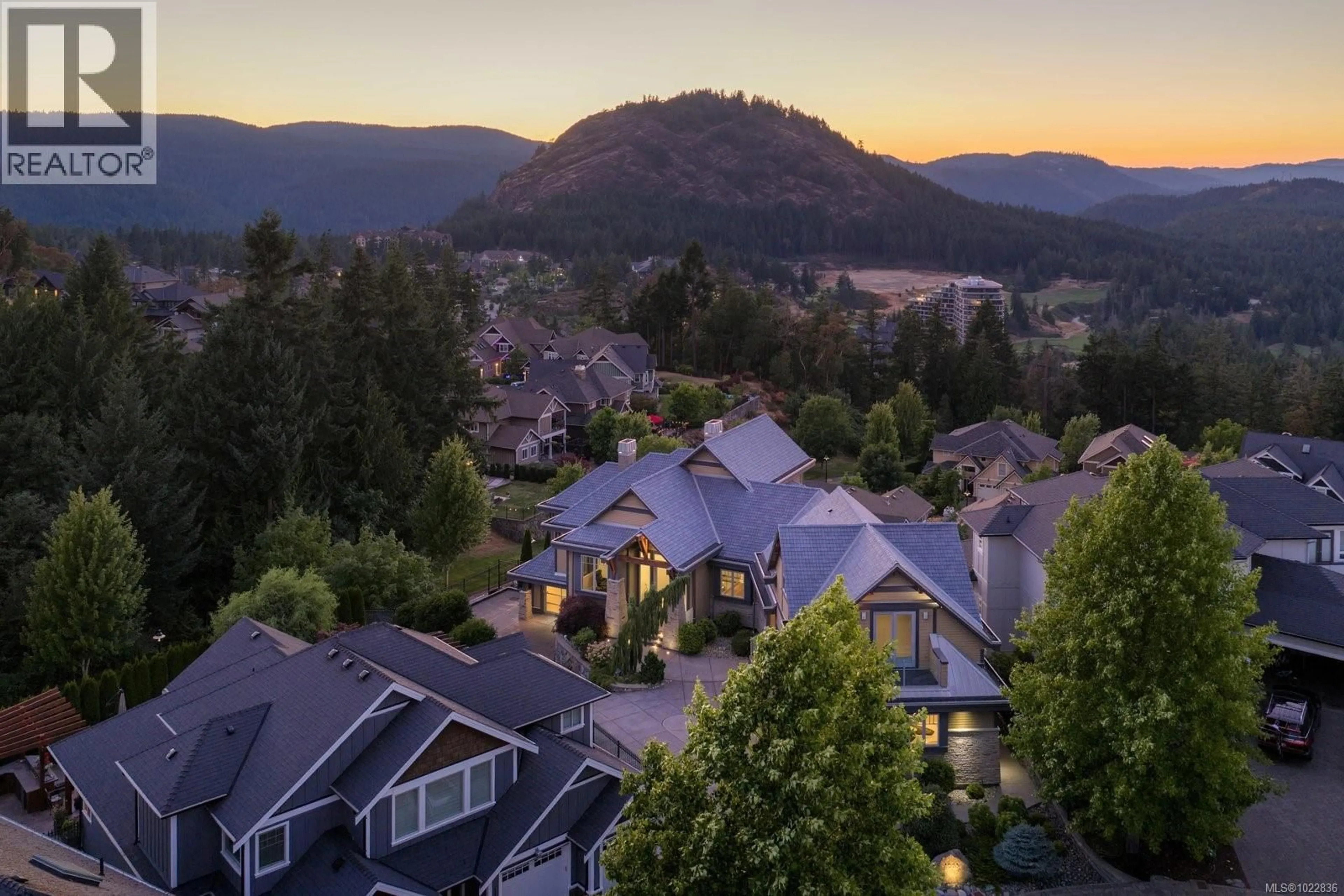 A pic from outside/outdoor area/front of a property/back of a property/a pic from drone, mountain view for 1098 BEARSPAW PLATEAU, Langford British Columbia V9B0B3