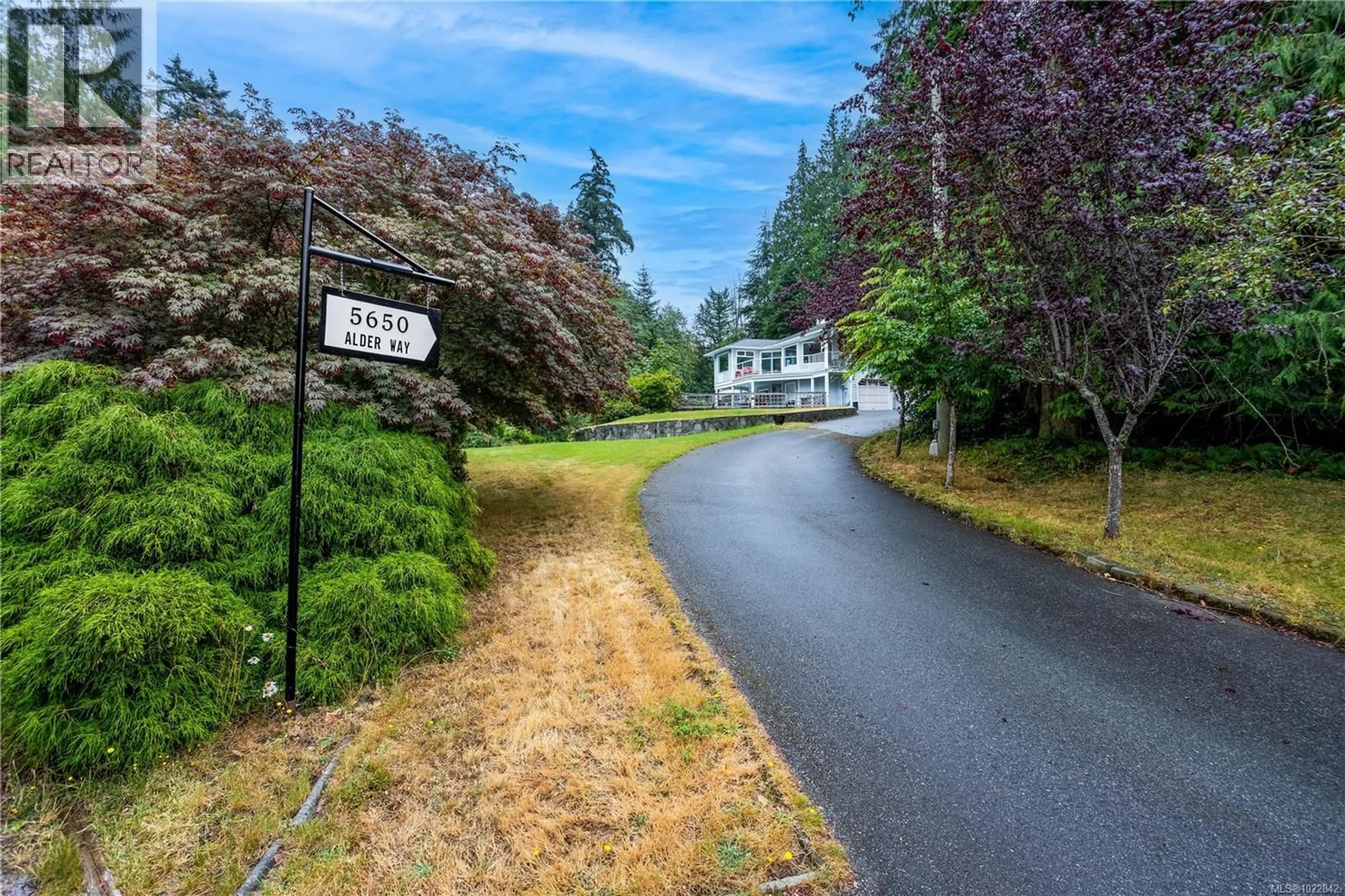 A pic from outside/outdoor area/front of a property/back of a property/a pic from drone, street for 5650 ALDER WAY, Nanaimo British Columbia V9T5N4