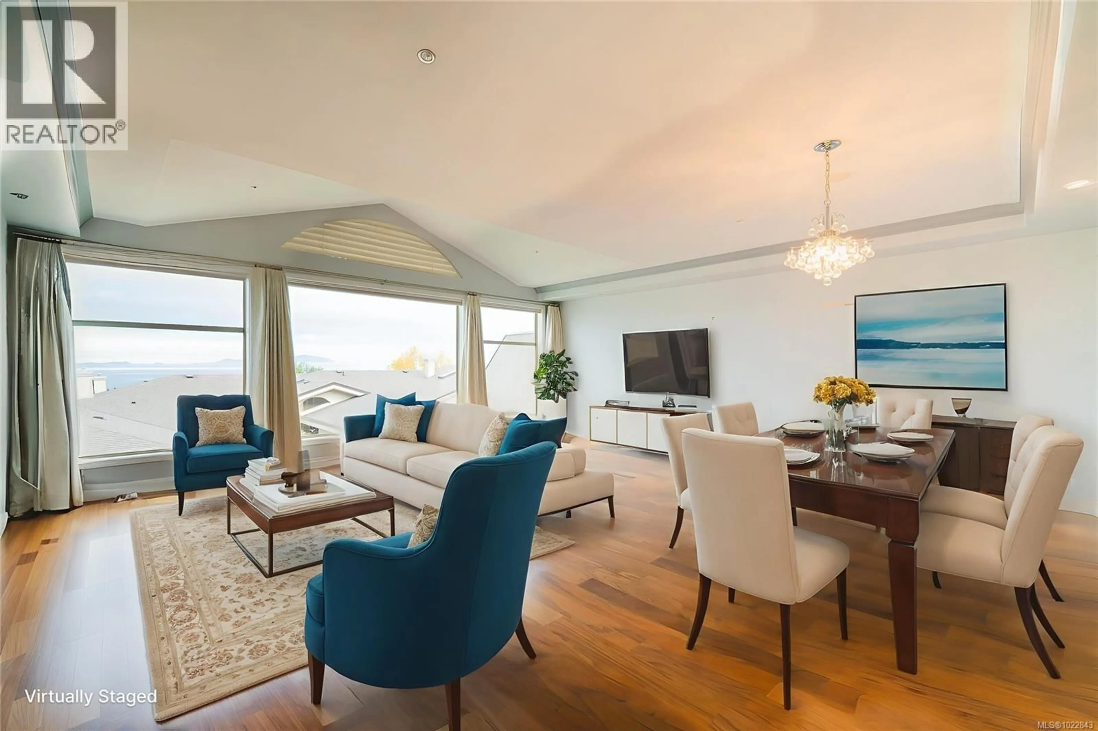 Living room with furniture, wood/laminate floor for 11 - 4991 BELLA VISTA CRESCENT, Nanaimo British Columbia V9V1M9