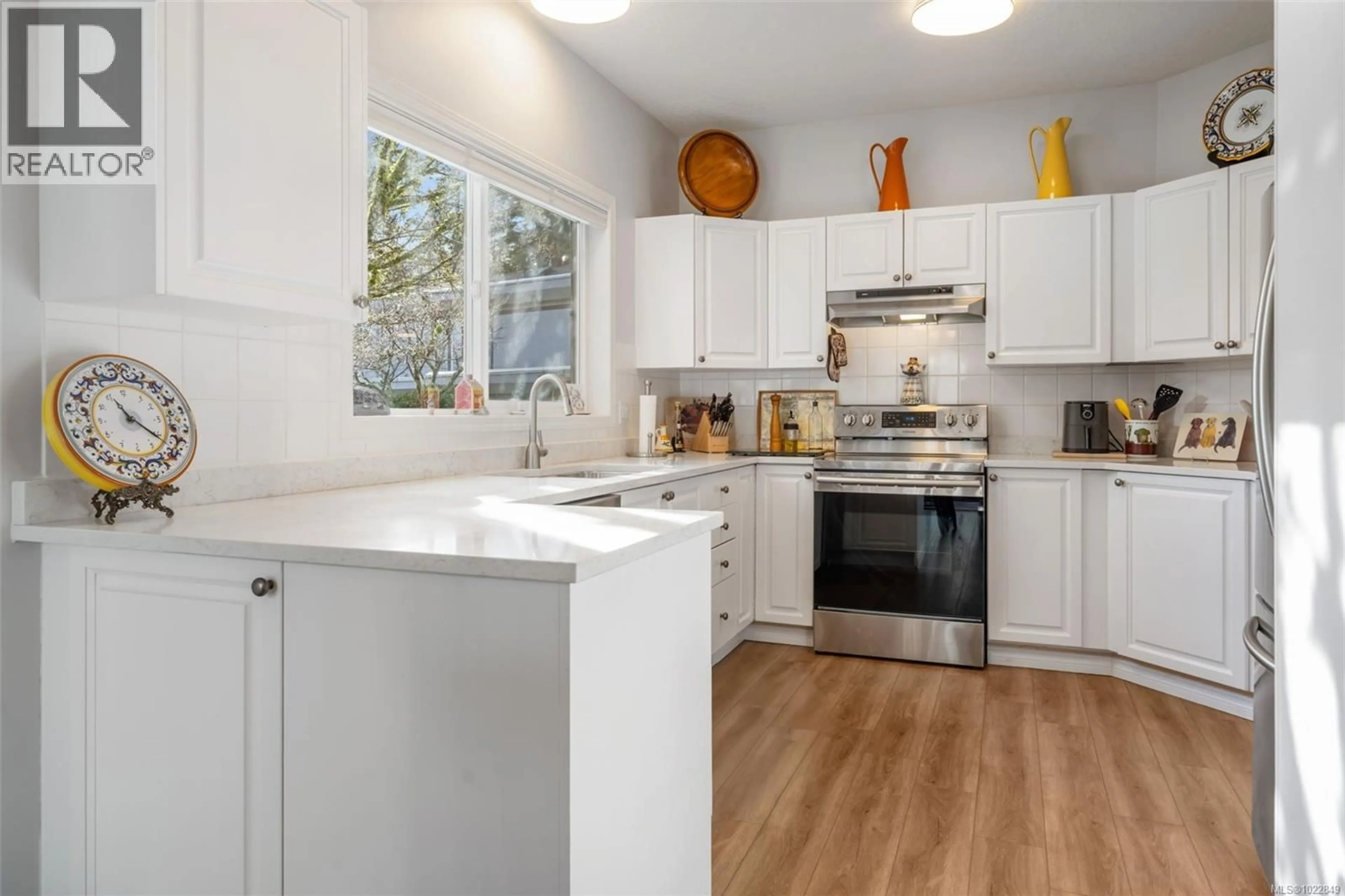 Open concept kitchen, unknown for 12 - 1063 VALEWOOD TRAIL, Saanich British Columbia V8X5G5