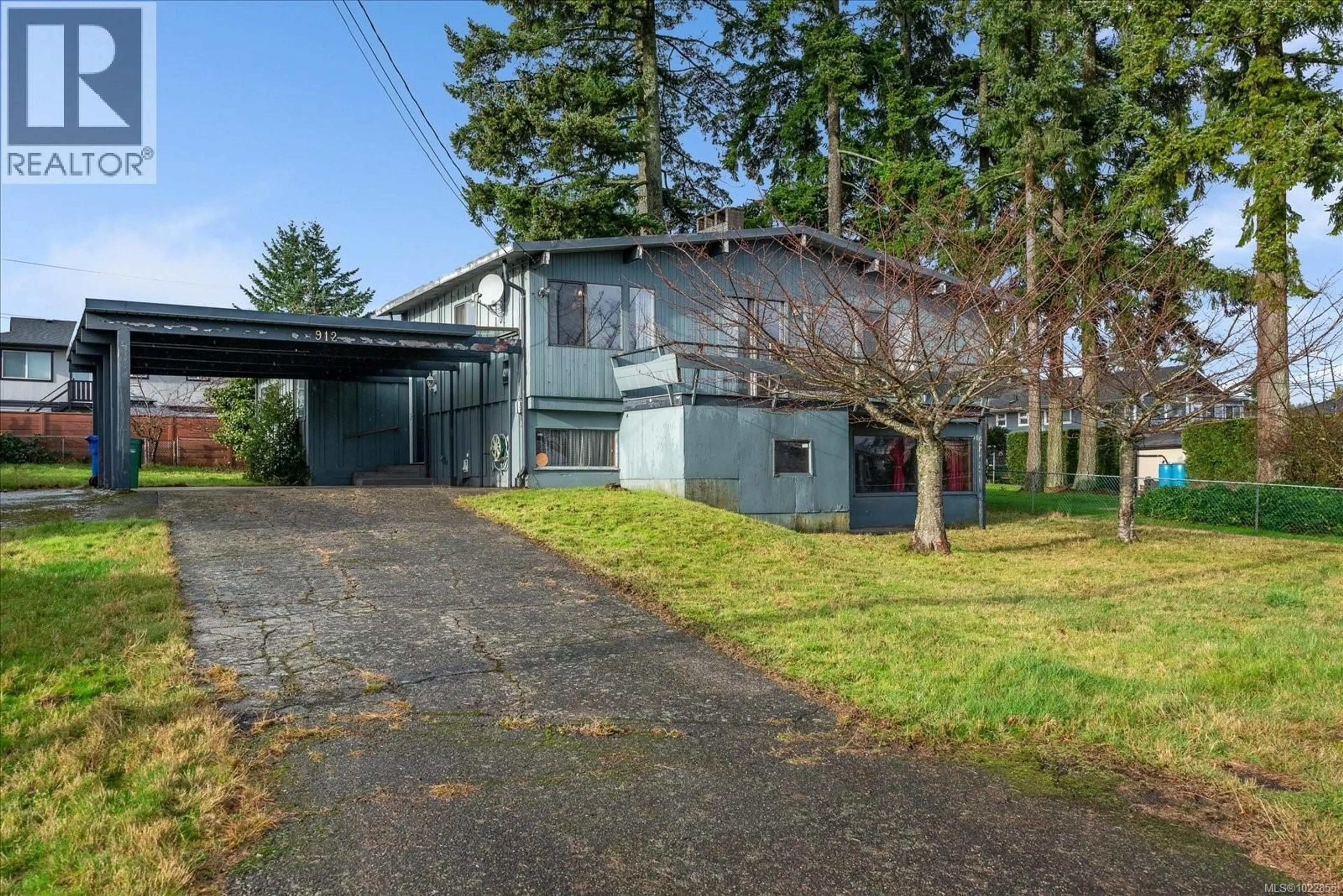A pic from outside/outdoor area/front of a property/back of a property/a pic from drone, street for 912 CAPILANO PLACE, Nanaimo British Columbia V9T1S3