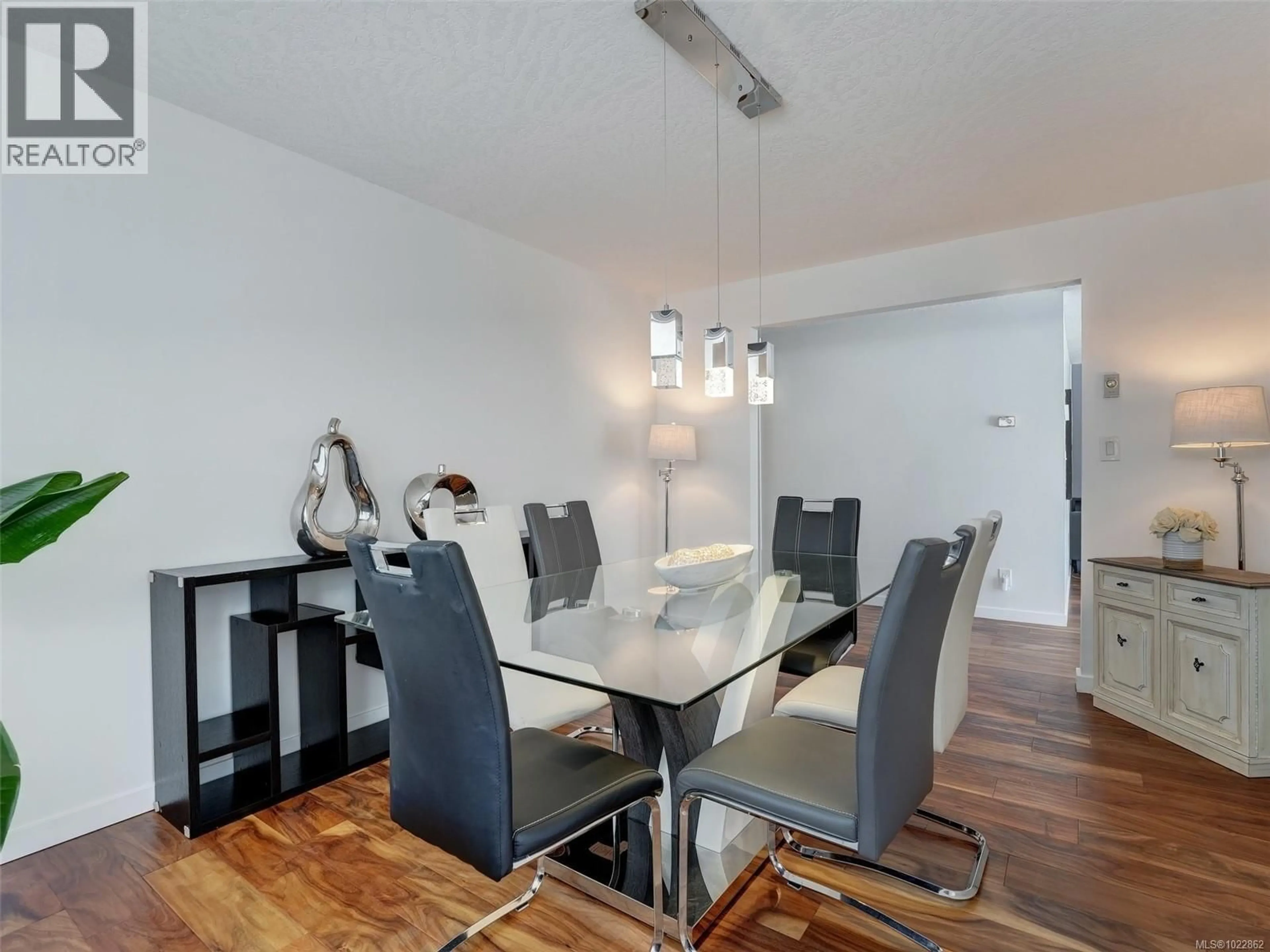 Dining room, wood/laminate floor for 3718 ARBUTUS DRIVE NORTH, Cobble Hill British Columbia V8H0K8