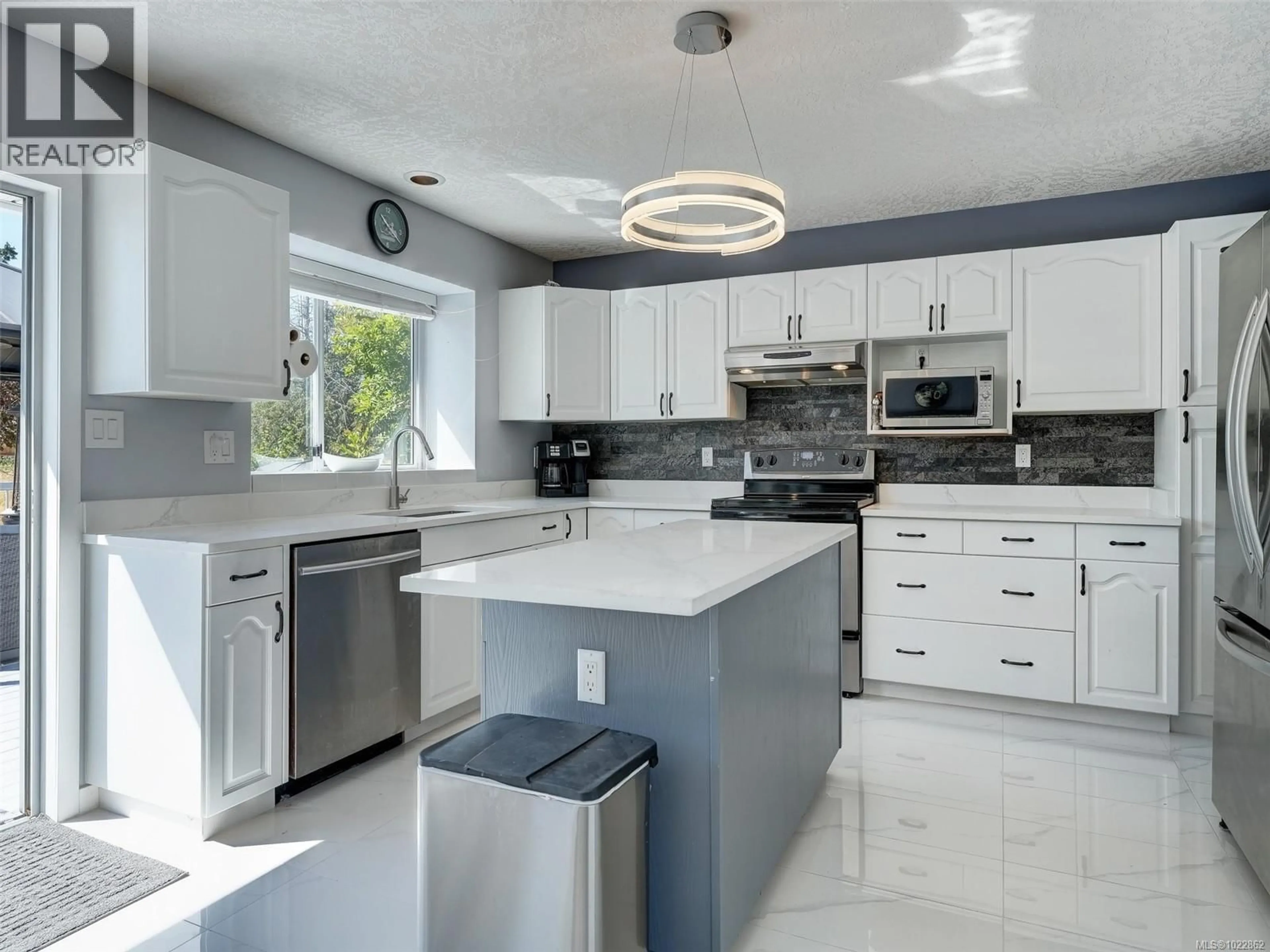 Contemporary kitchen, ceramic/tile floor for 3718 ARBUTUS DRIVE NORTH, Cobble Hill British Columbia V8H0K8