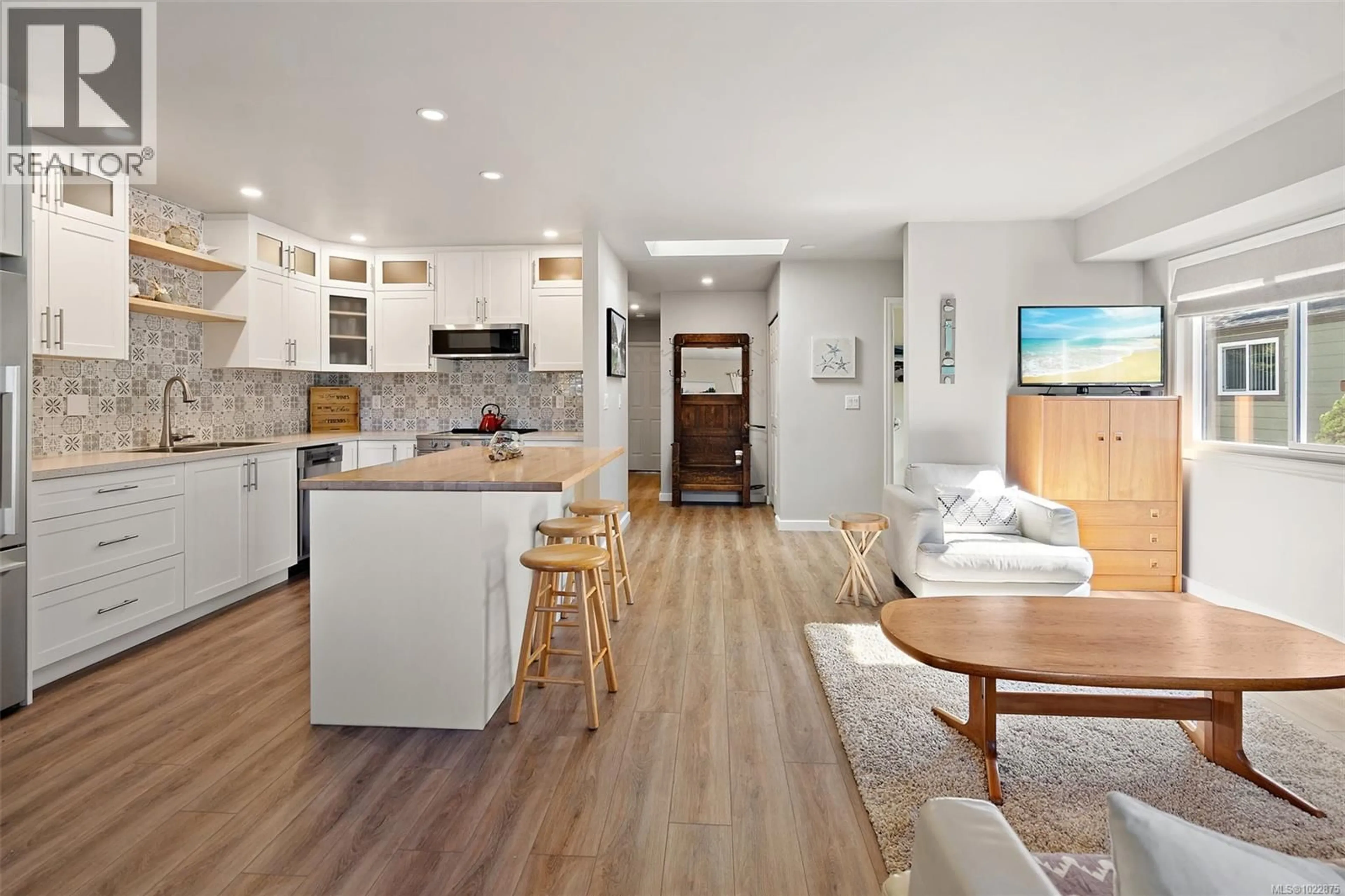 Open concept kitchen, unknown for 6 - 10008 THIRD STREET, Sidney British Columbia V8L3B3