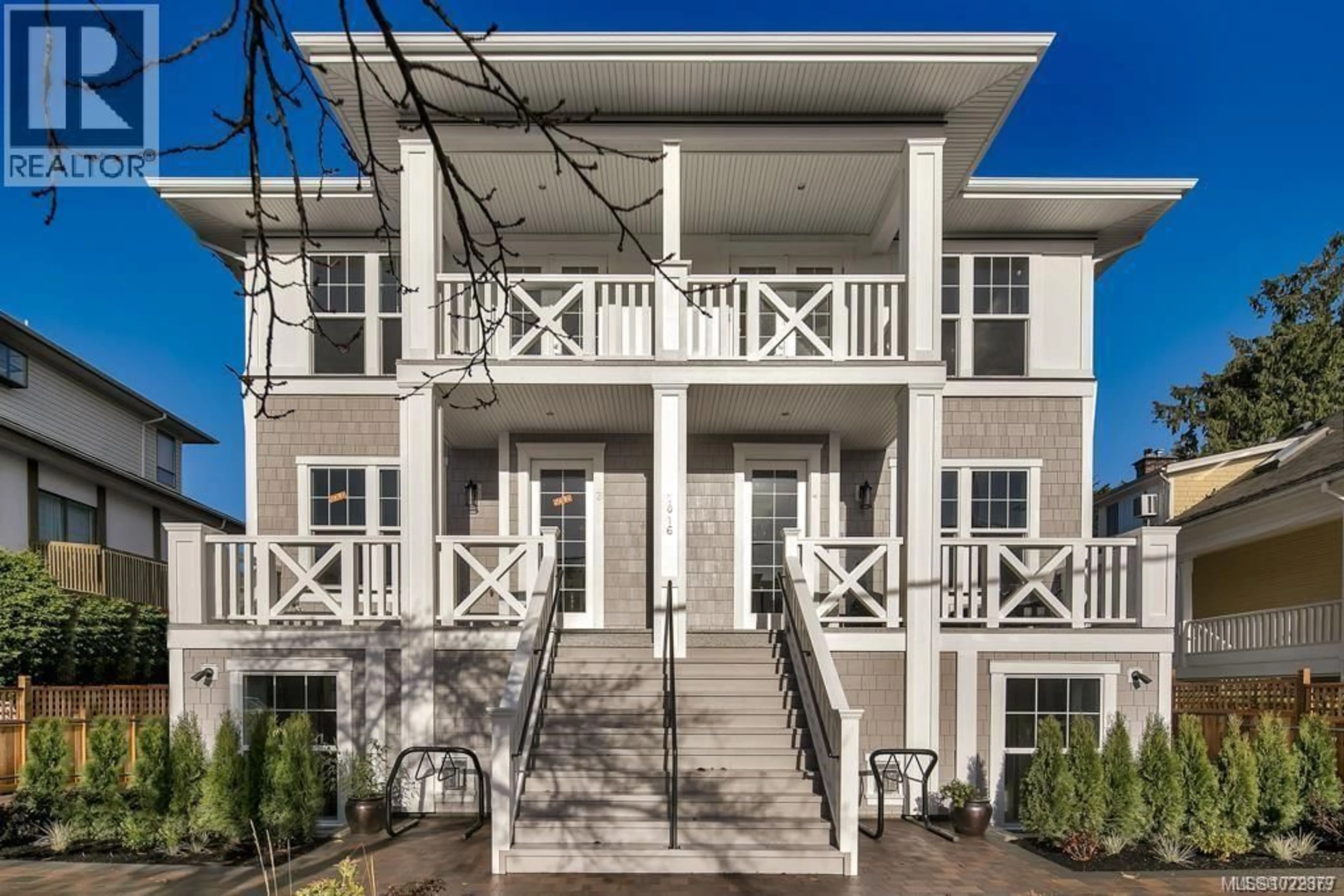 Home with vinyl exterior material, unknown for 5 - 1016 SOUTHGATE STREET, Victoria British Columbia V8V2Z2