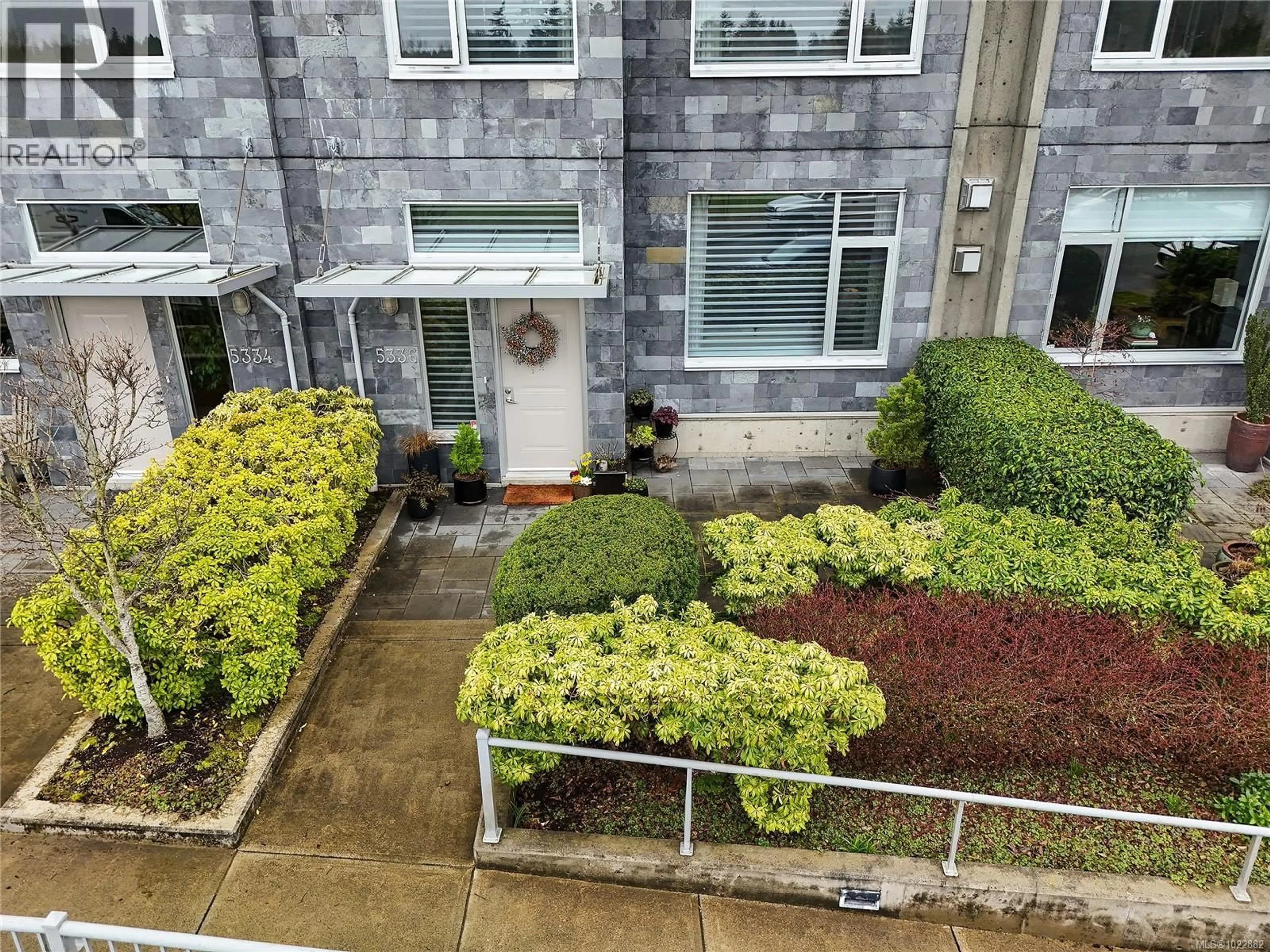 A pic from outside/outdoor area/front of a property/back of a property/a pic from drone, street for 5336 SAYWARD HILL CRESCENT, Saanich British Columbia V8Y3H8