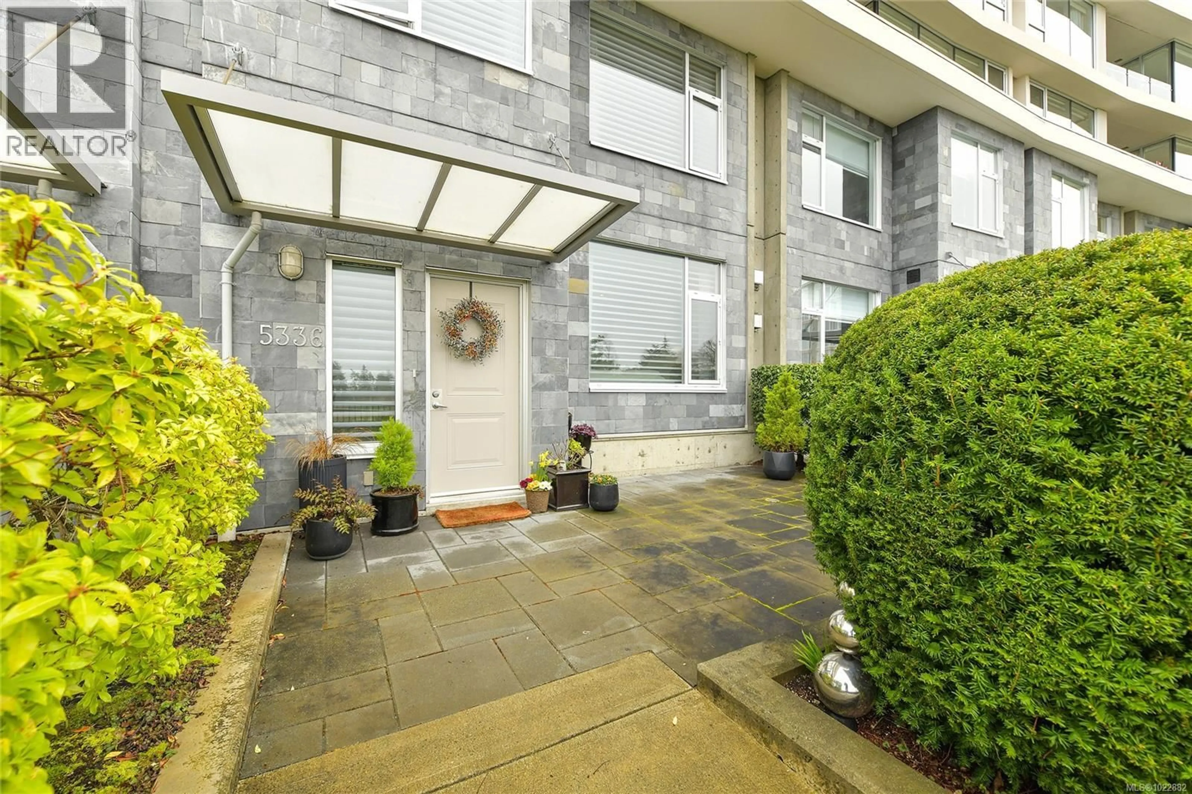 Patio, street for 5336 SAYWARD HILL CRESCENT, Saanich British Columbia V8Y3H8