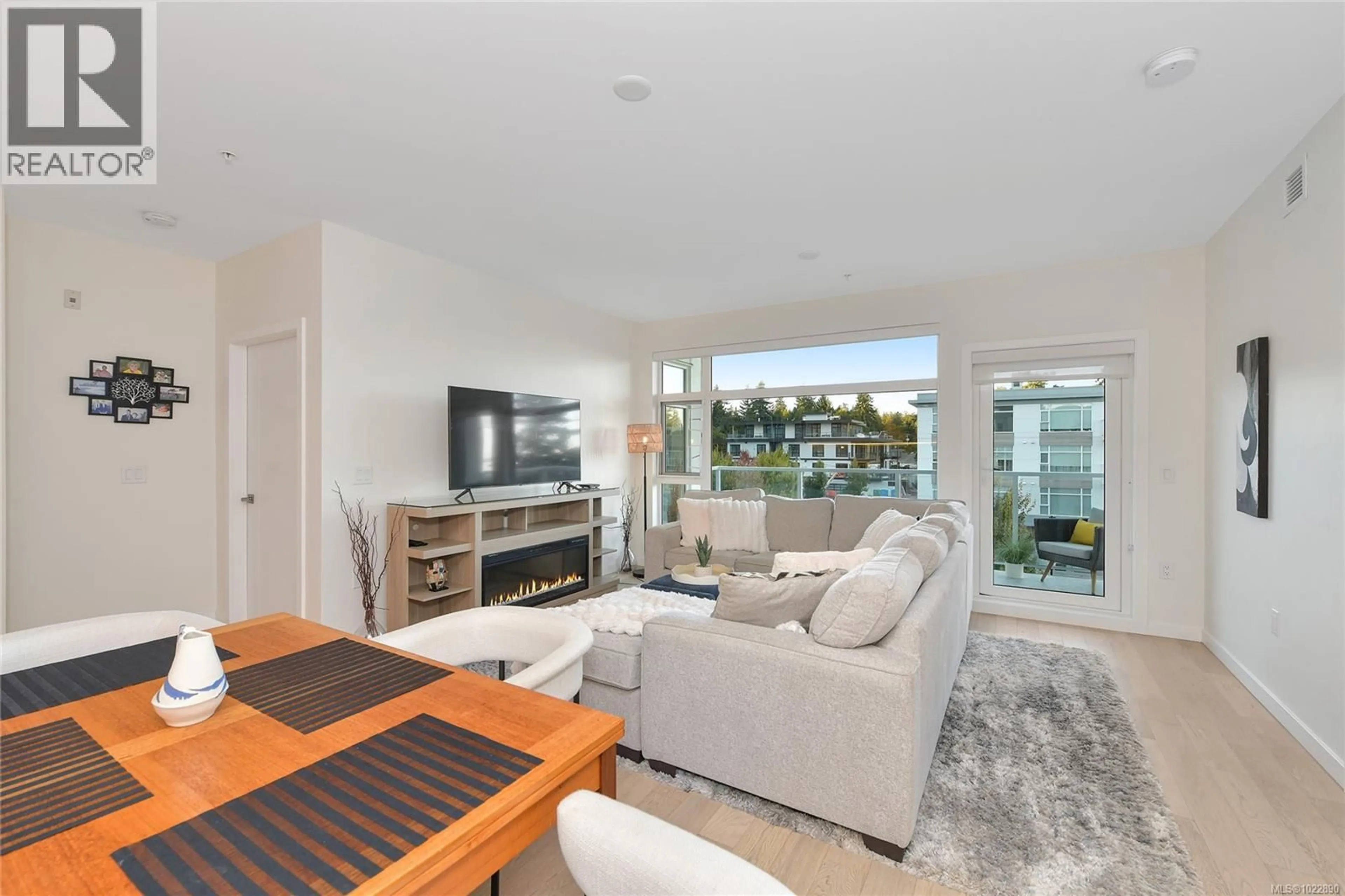 Living room with furniture, unknown for 302 - 5118 CORDOVA BAY ROAD, Saanich British Columbia V8Y2K5