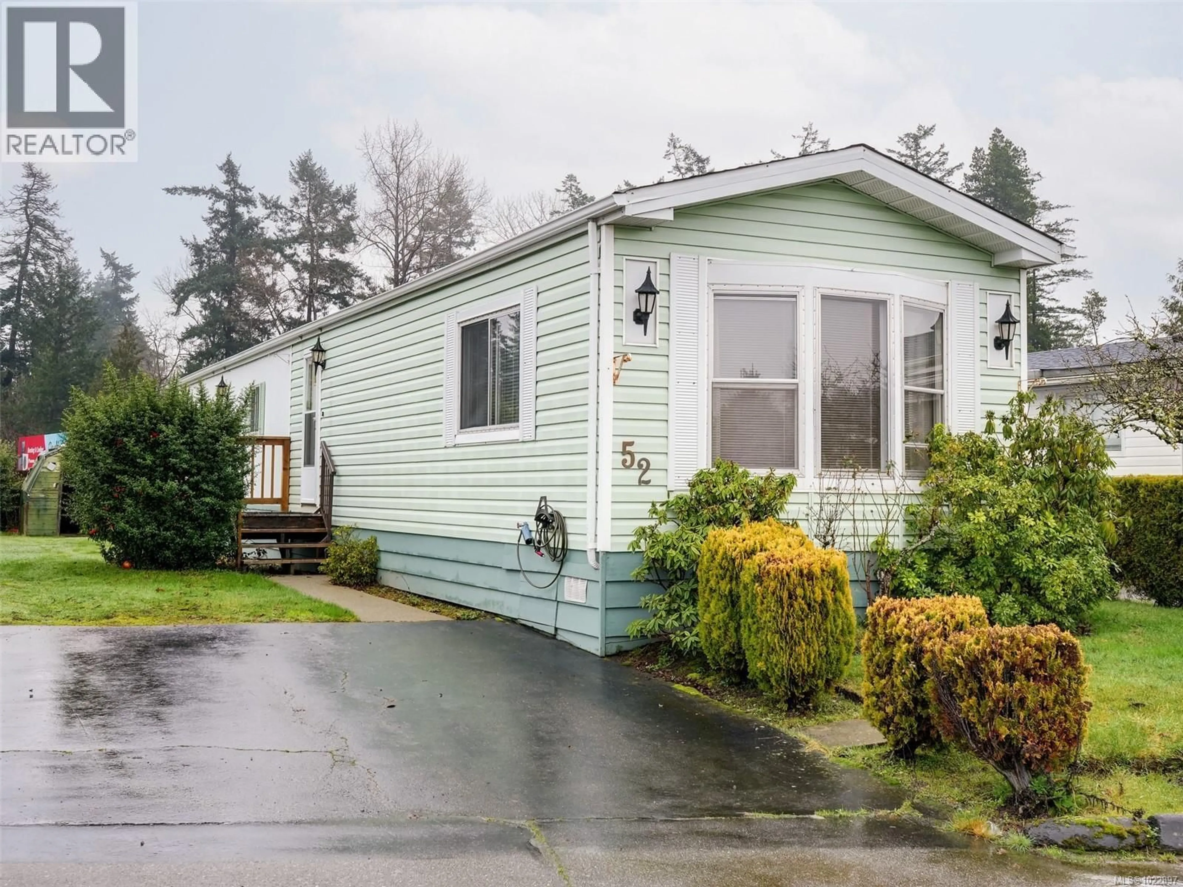 Home with vinyl exterior material, street for 52 - 7701 CENTRAL SAANICH ROAD, Central Saanich British Columbia V0S1M0