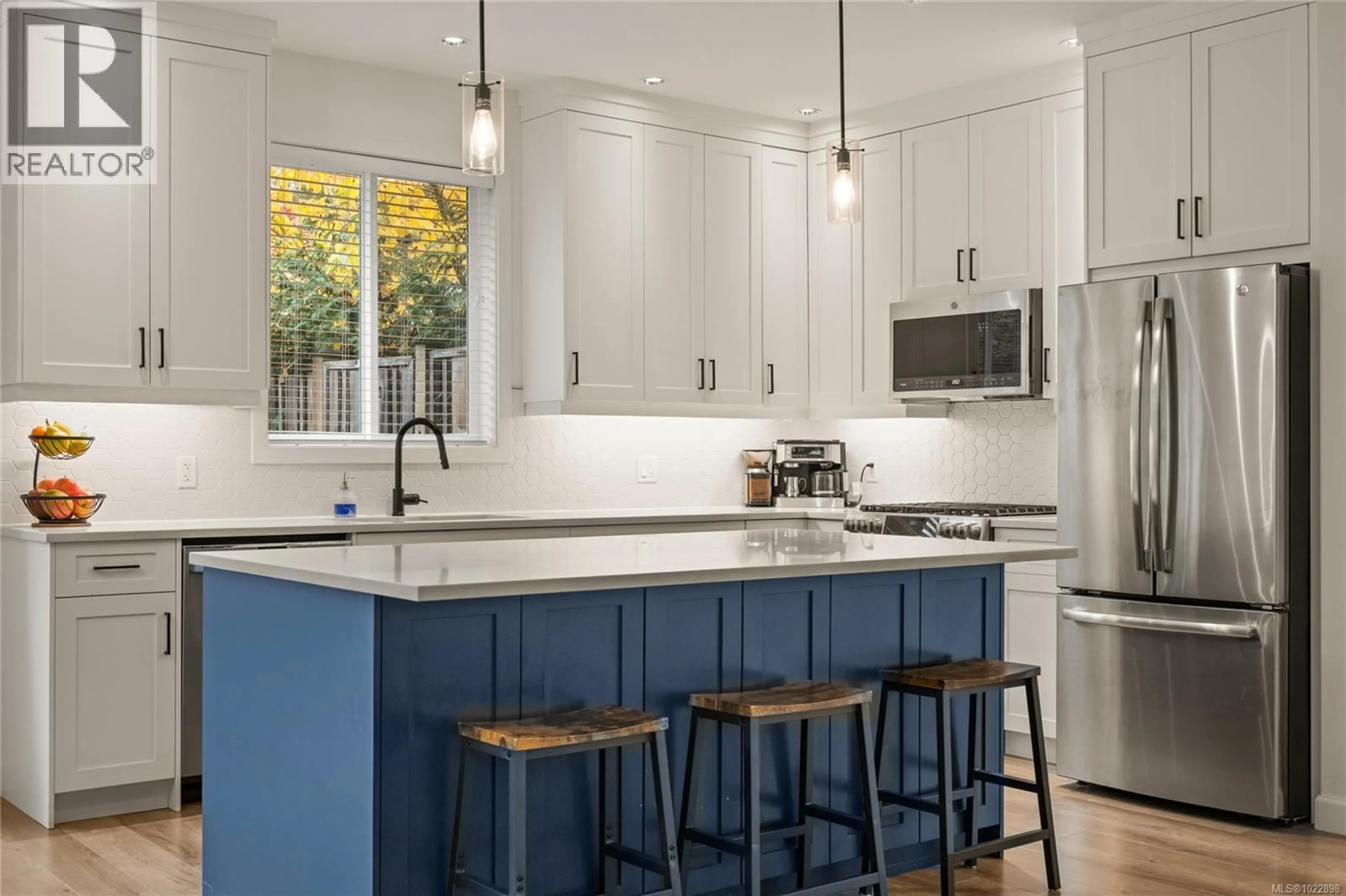 Contemporary kitchen, unknown for 1589 HOSANNA WAY, Nanaimo British Columbia V9X1A6