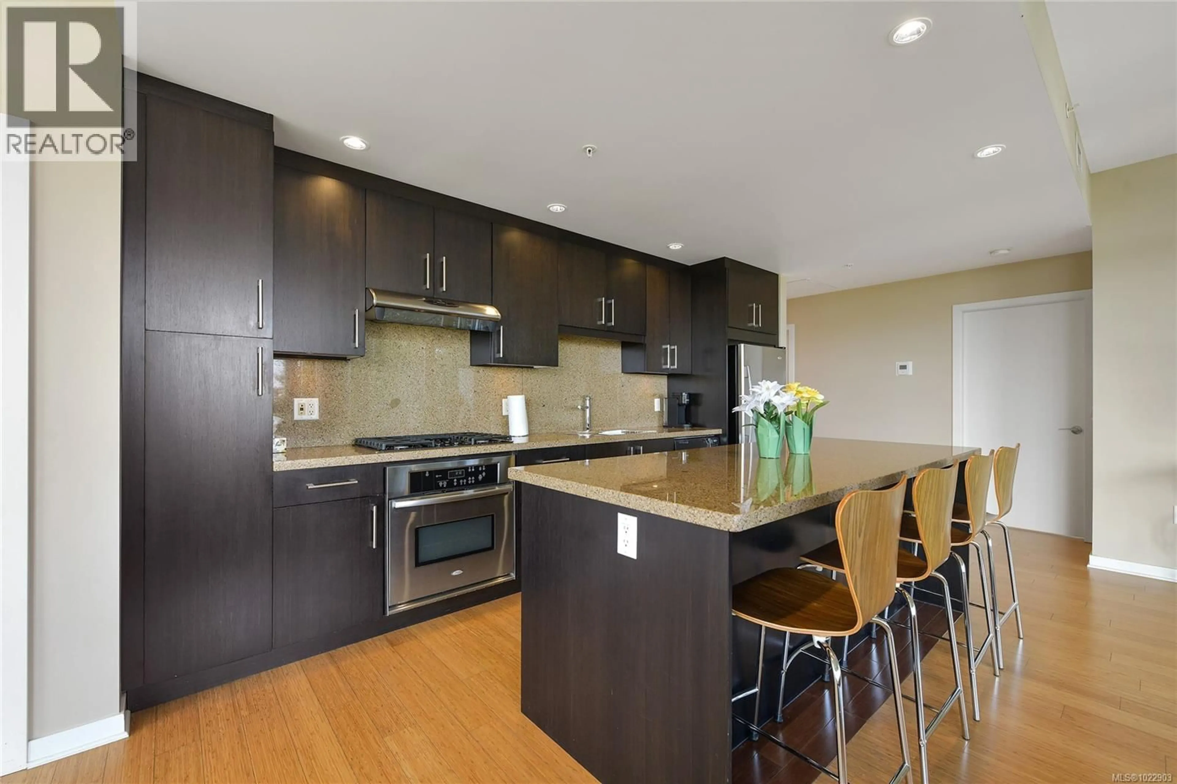 Contemporary kitchen, unknown for 204 - 379 TYEE ROAD, Victoria British Columbia V9A0B4