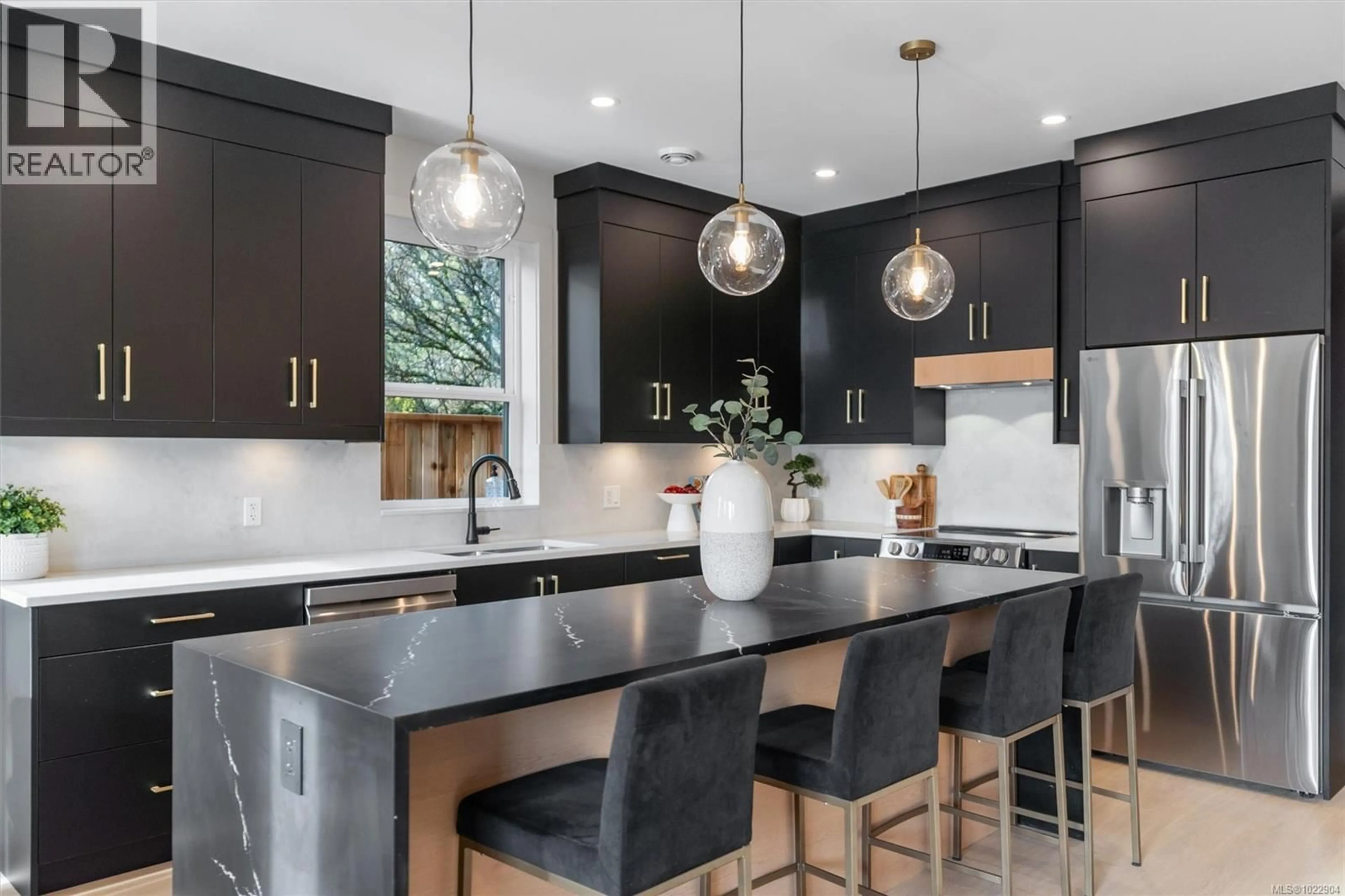 Contemporary kitchen, unknown for 1 - 588 WHITESIDE STREET, Saanich British Columbia V8Z1Y6