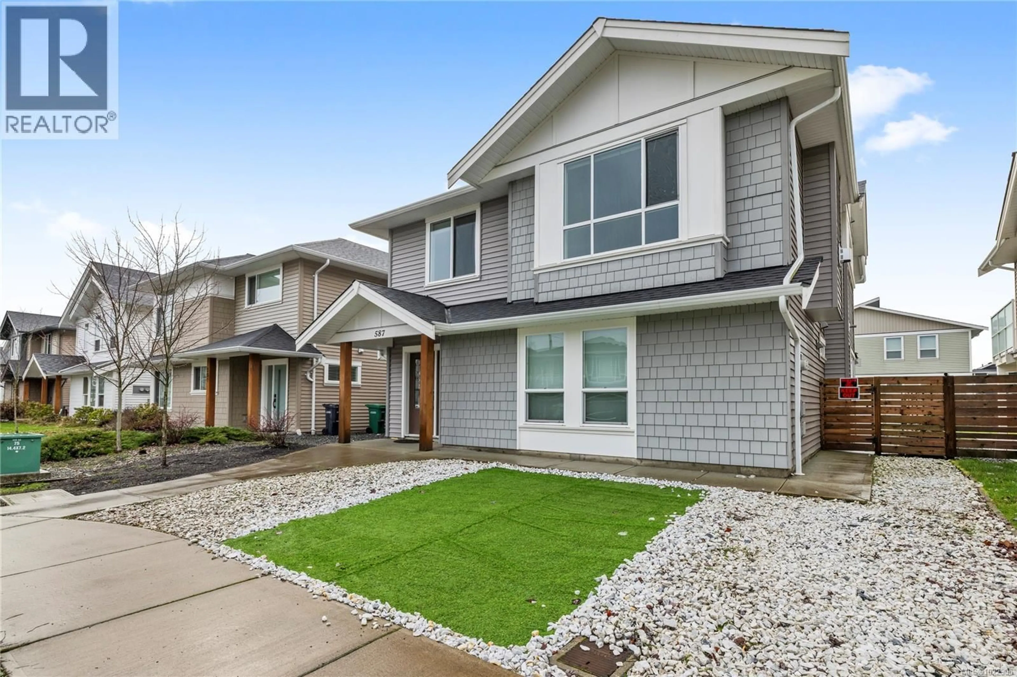 Home with vinyl exterior material, street for 587 LANCE PLACE, Nanaimo British Columbia V9R0J6