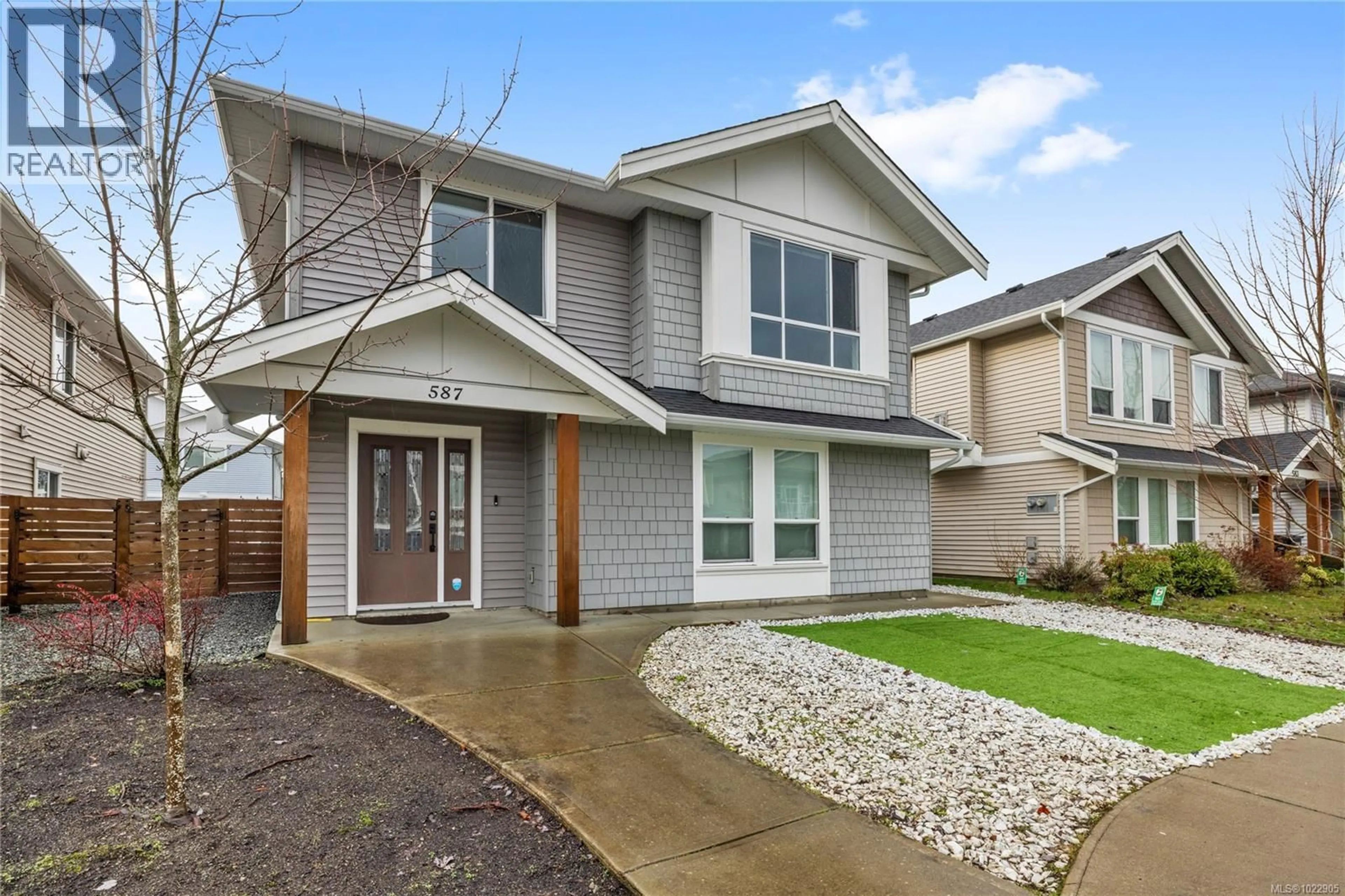 Home with vinyl exterior material, street for 587 LANCE PLACE, Nanaimo British Columbia V9R0J6