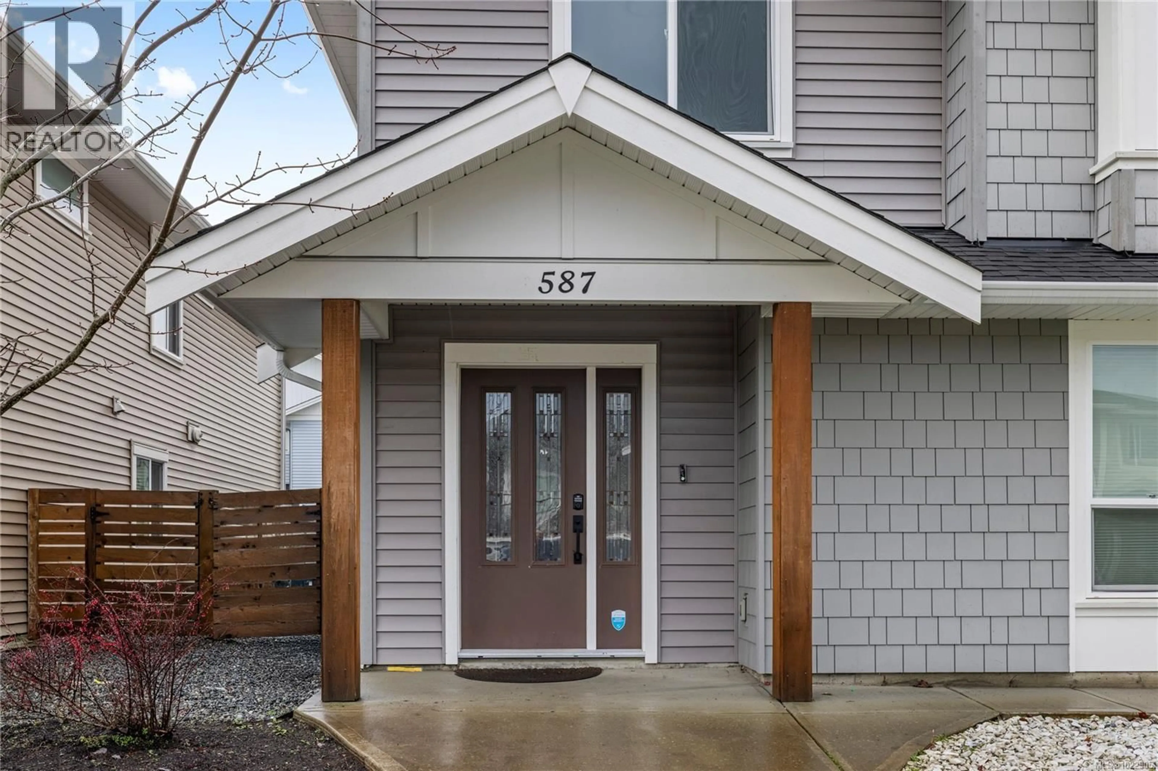 Indoor entryway for 587 LANCE PLACE, Nanaimo British Columbia V9R0J6