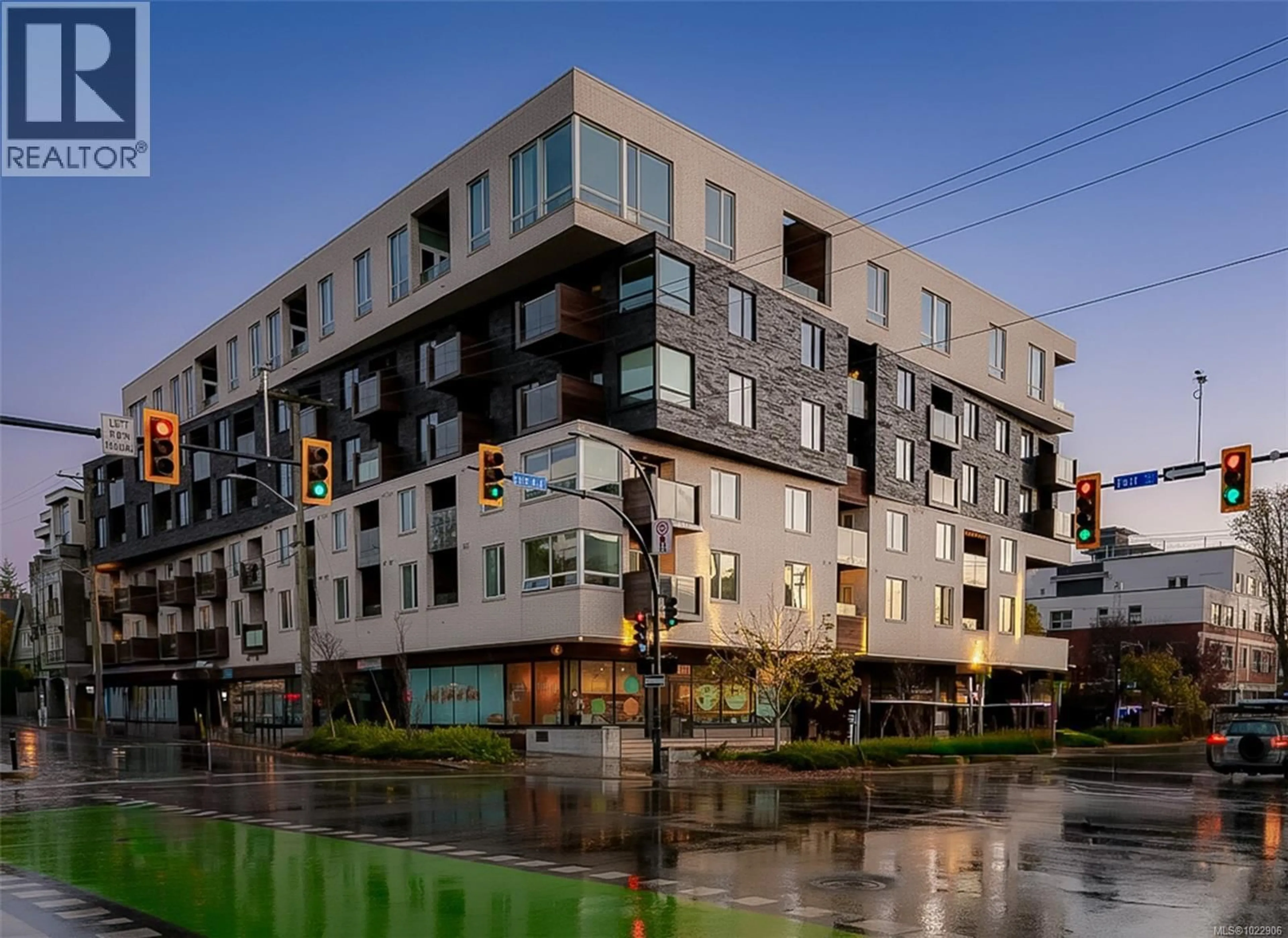 Unknown for 303 - 1033 COOK STREET, Victoria British Columbia V8V0E1