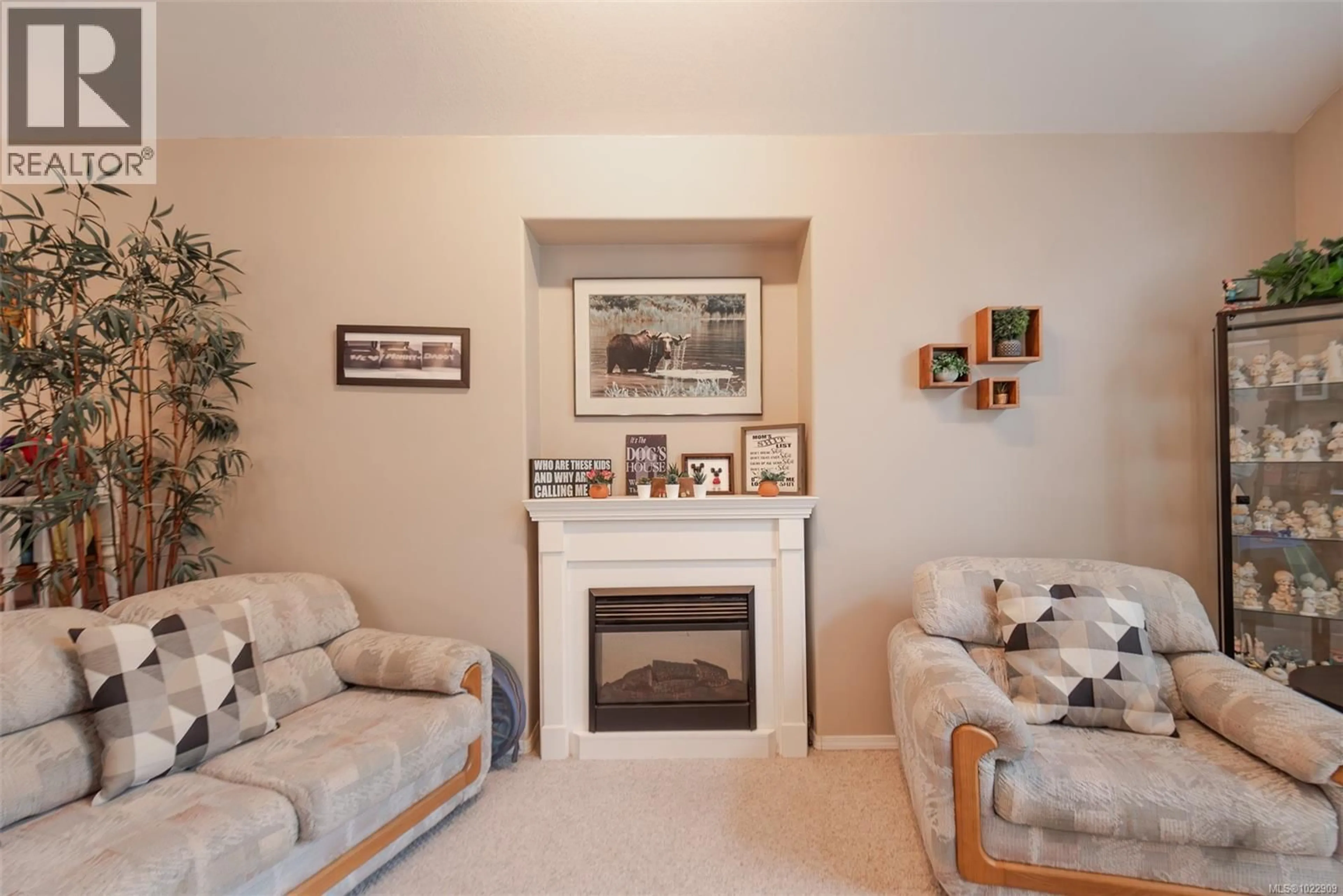 Living room with furniture, unknown for 6420 DIANA DRIVE, Duncan British Columbia V9L5V1