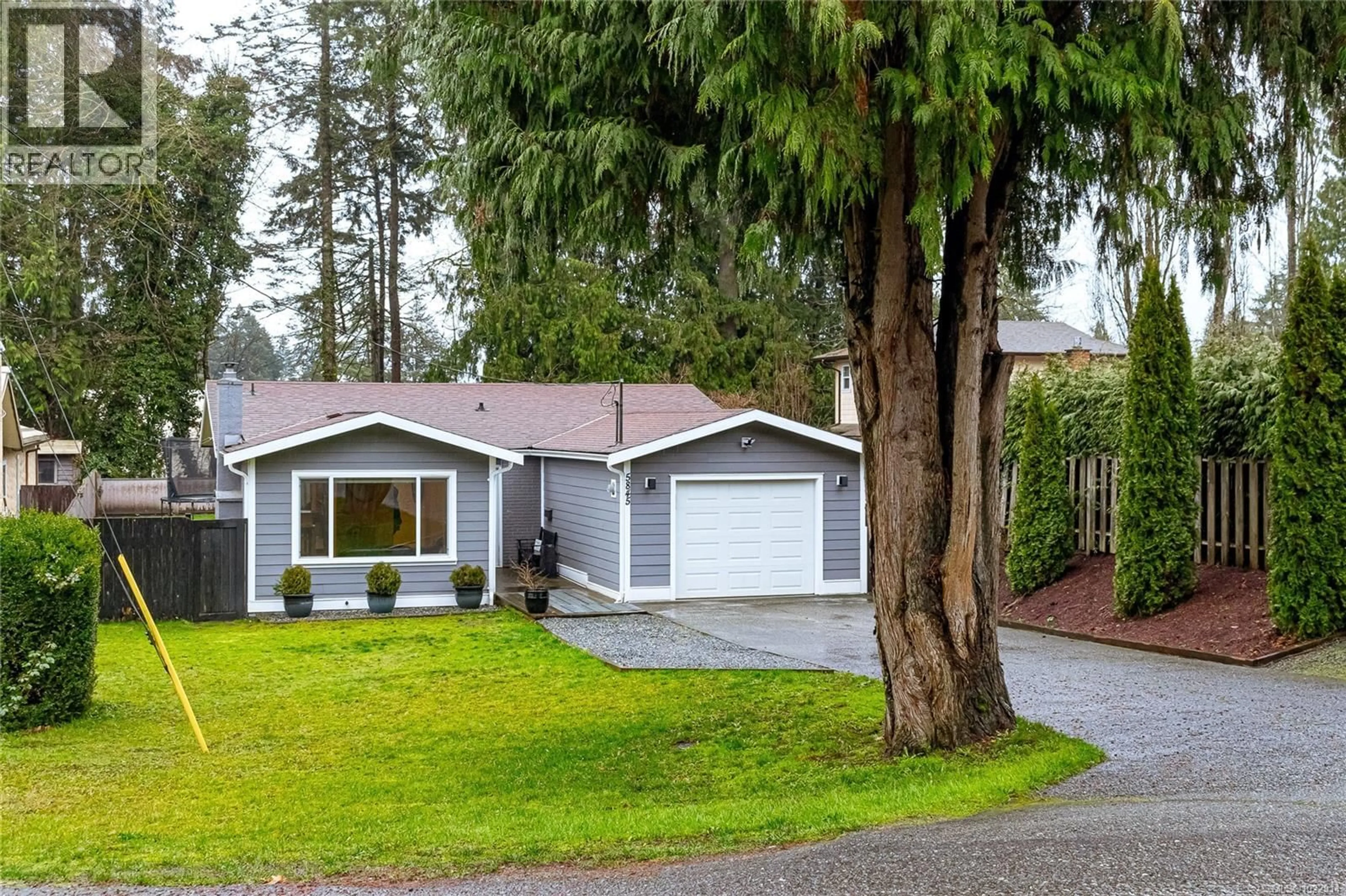 Home with vinyl exterior material, street for 5845 KINCH AVENUE, Duncan British Columbia V9L1K2